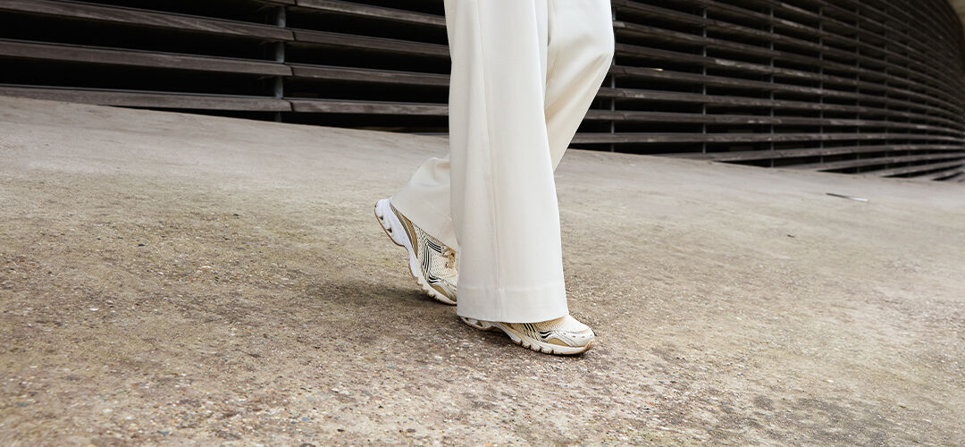 Schoenen onder pak vrouw 2025