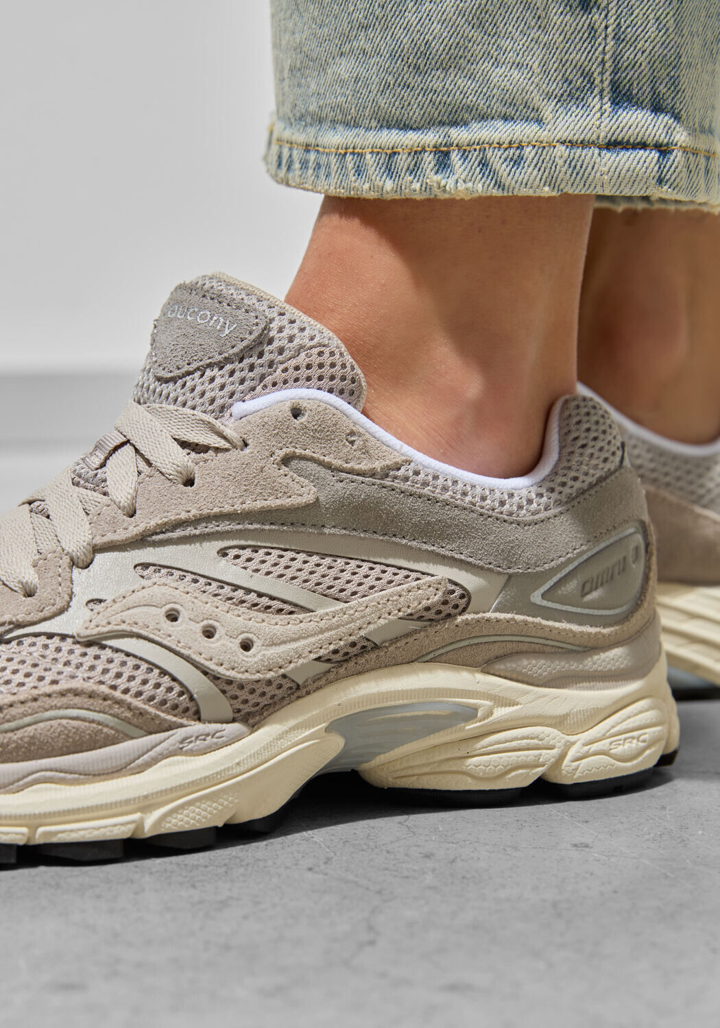 Lichtgrijze SAUCONY Lage sneakers PROGRID OMNI 9 - large