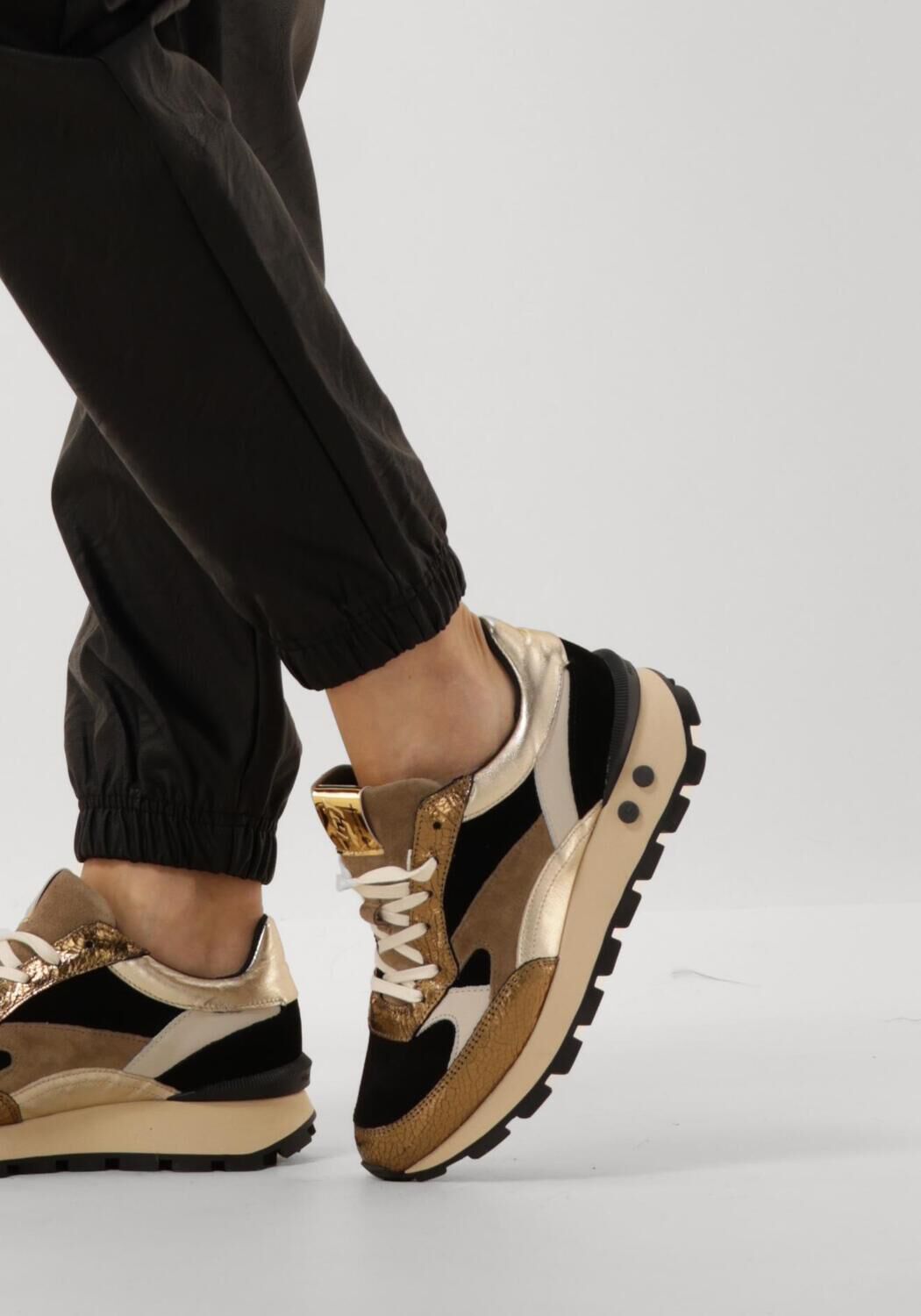 Sneakers zwart goud outlet