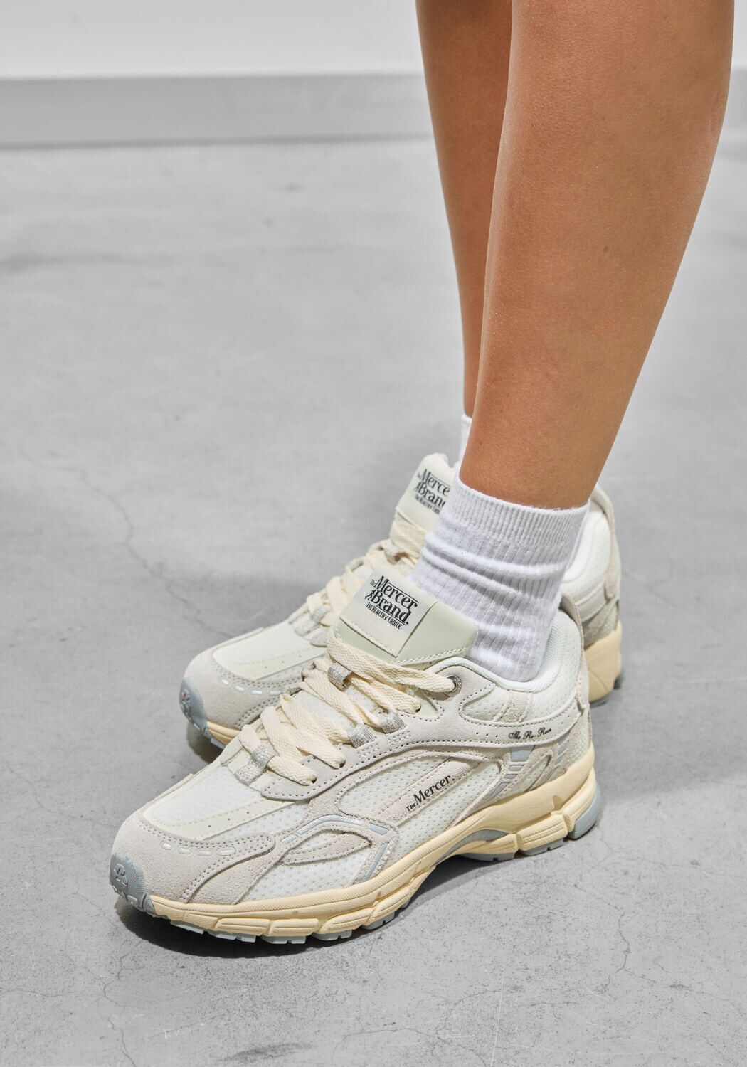 Witte MERCER AMSTERDAM Lage sneakers THE RE-RUN VINTAGE SUEDE - medium