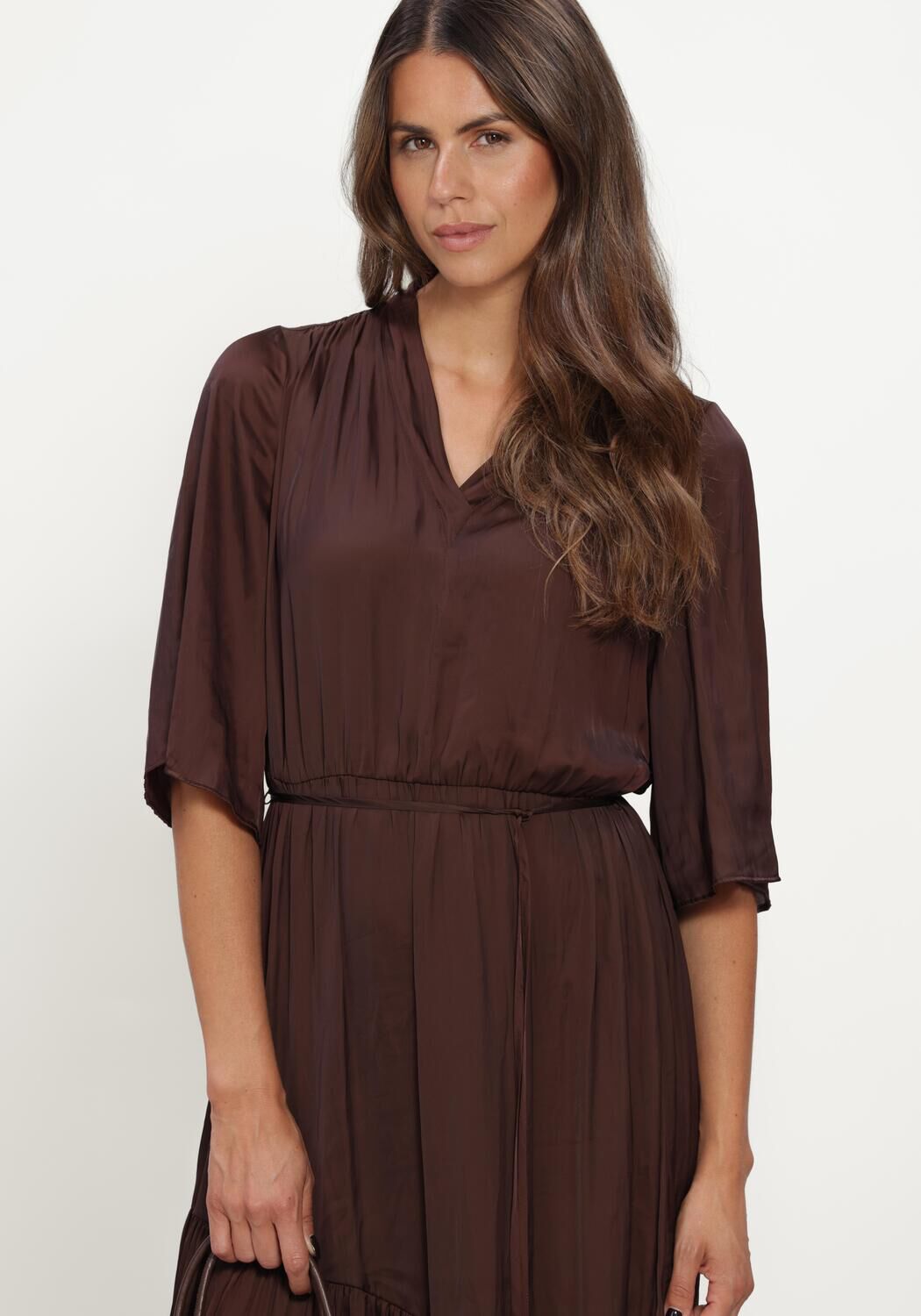 Bruine LUISA CERANO Midi jurk SATIN-KLEID MIT SAUMVOLANTS - large