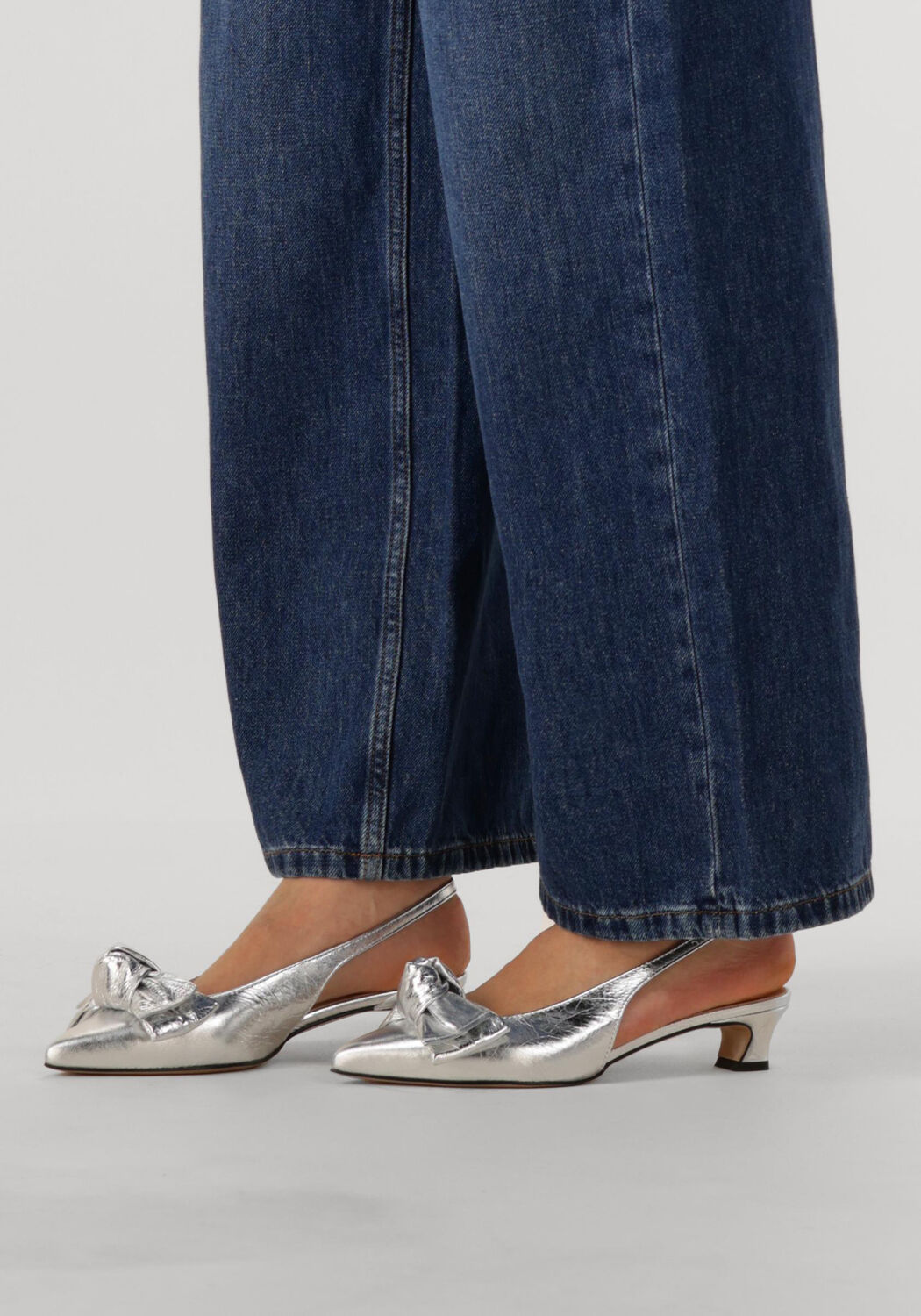 LINA LOCCHI AU 23/M - medium