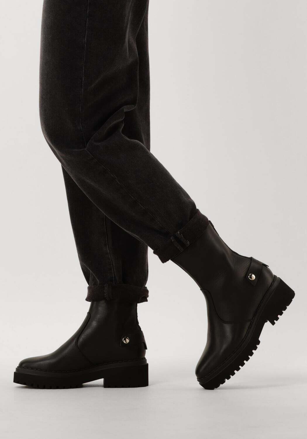 Zwarte NUBIKK Enkelboots FAE LEVA FUR - large