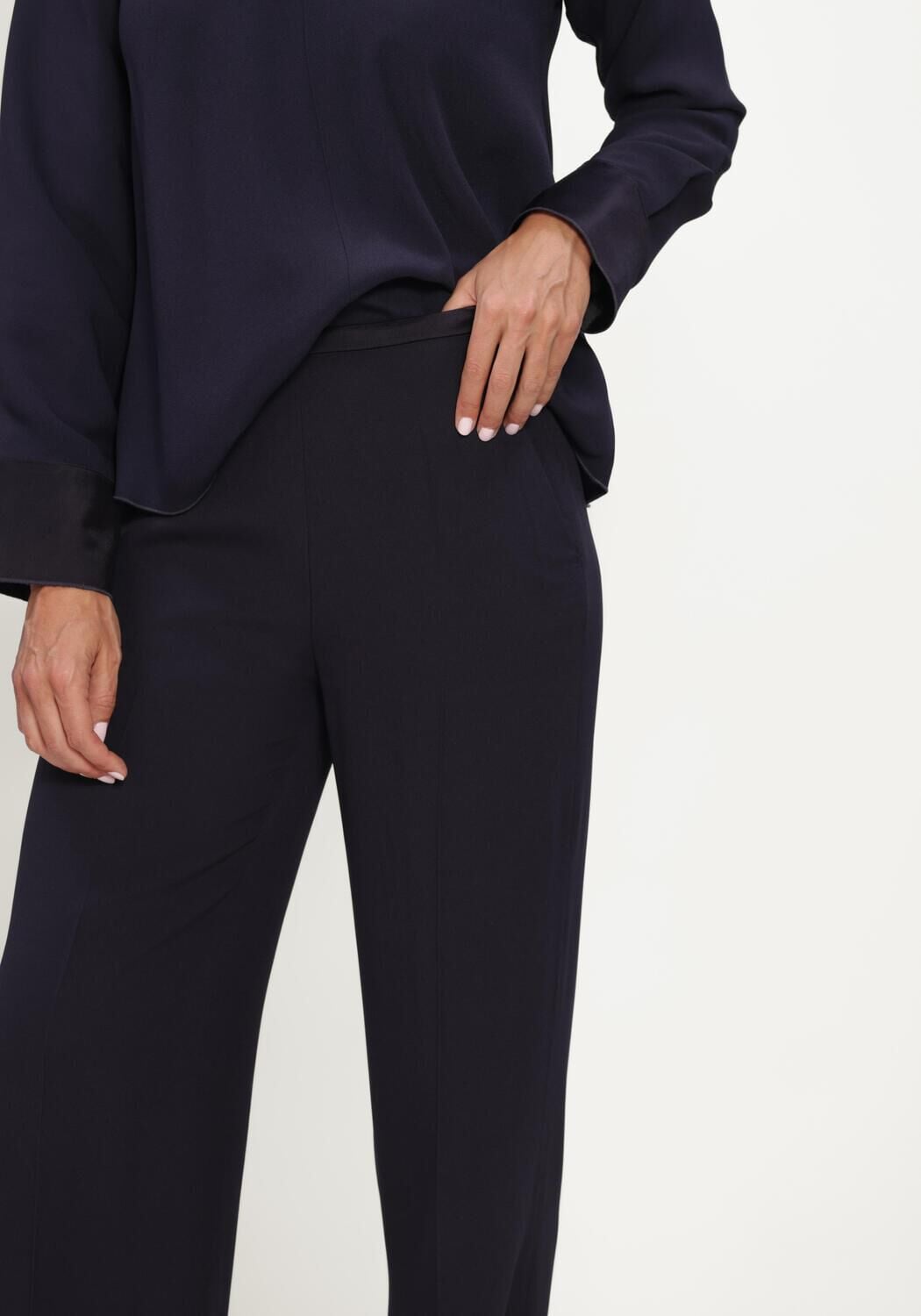 Donkerblauwe FORTE FORTE Wijde broek MATT ENVERS SATIN HIGH WAIST FLAT FRONT PANTS - large