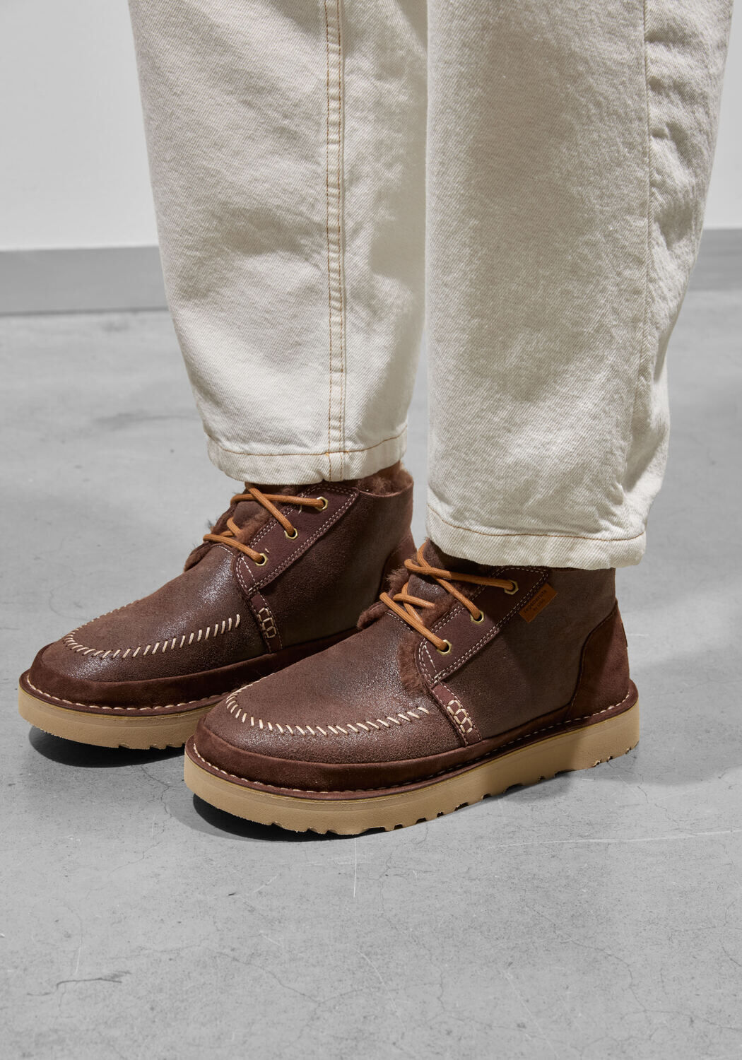 Bruine UGG Veterschoenen NEUMEL CRAFTED REGENERATE - medium