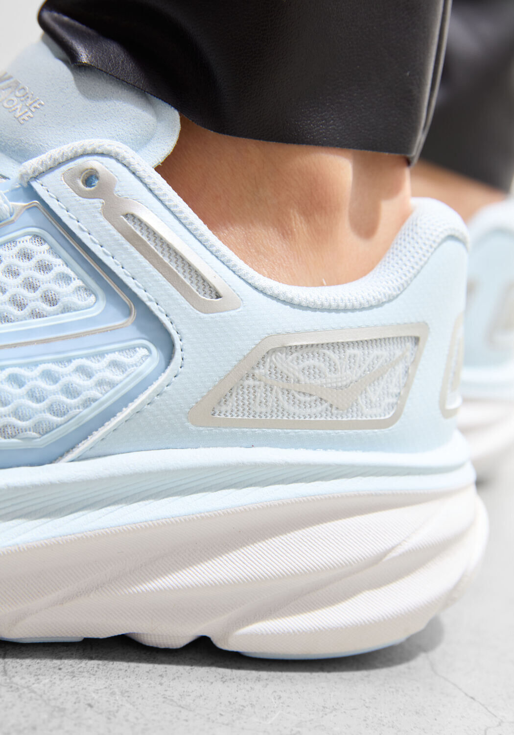 Blauwe HOKA Lage sneakers CLIFTON ONE9 D - large