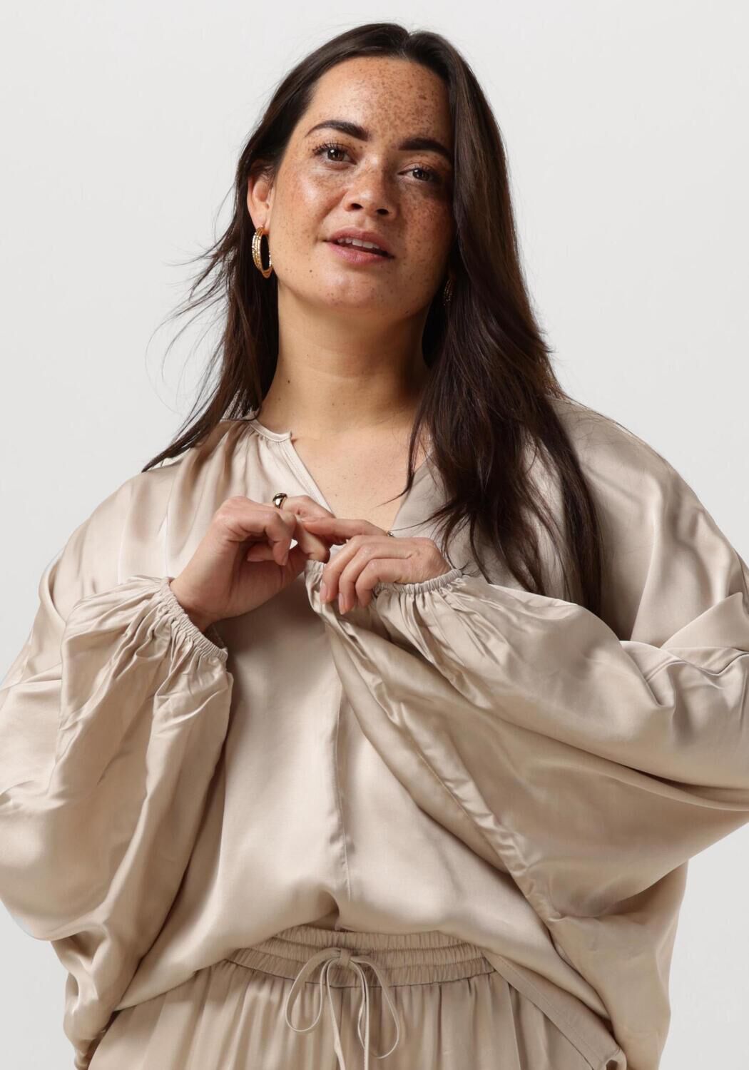 Resort Finest Blouse Dames Satin Balloon Blouse, Maat: S, Kleur: Beige afbeelding 1