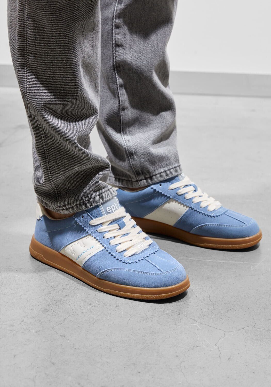 Blauwe EAST PACIFIC TRADE Lage sneakers SANTOS - medium