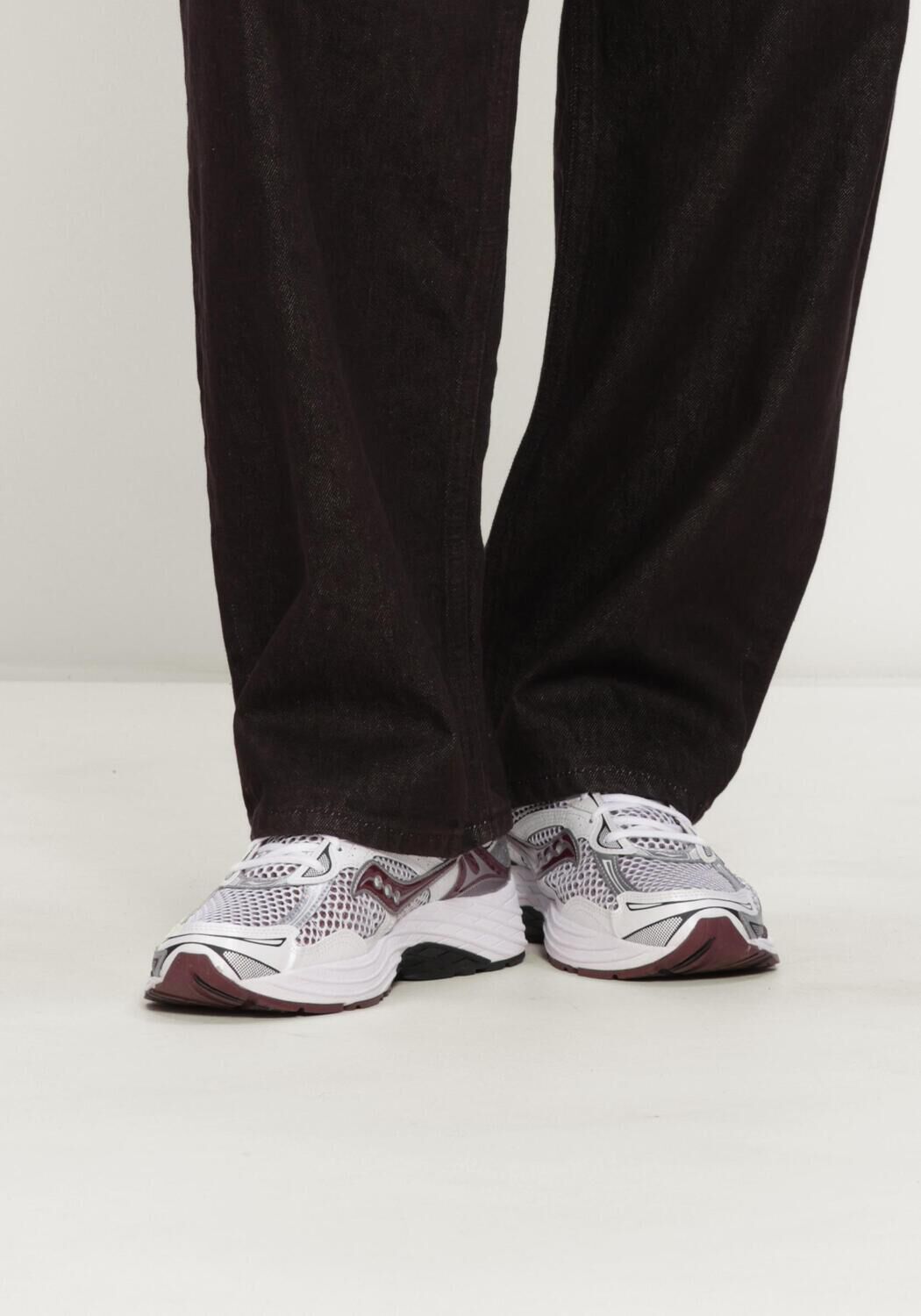 Witte SAUCONY Lage sneakers PROGRID OMNI 9 - large