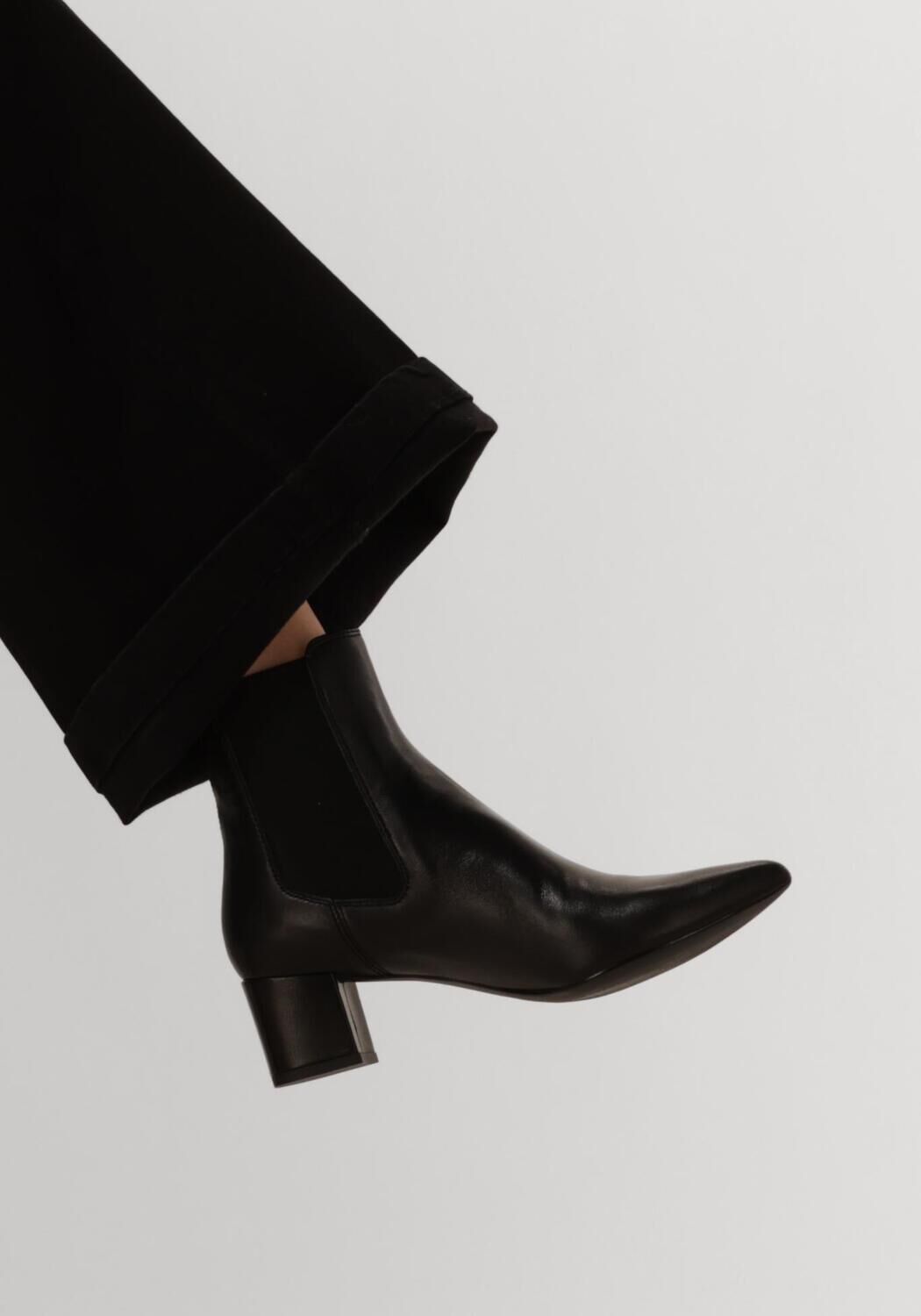 Zwarte UNISA Enkellaarsjes JURI - large