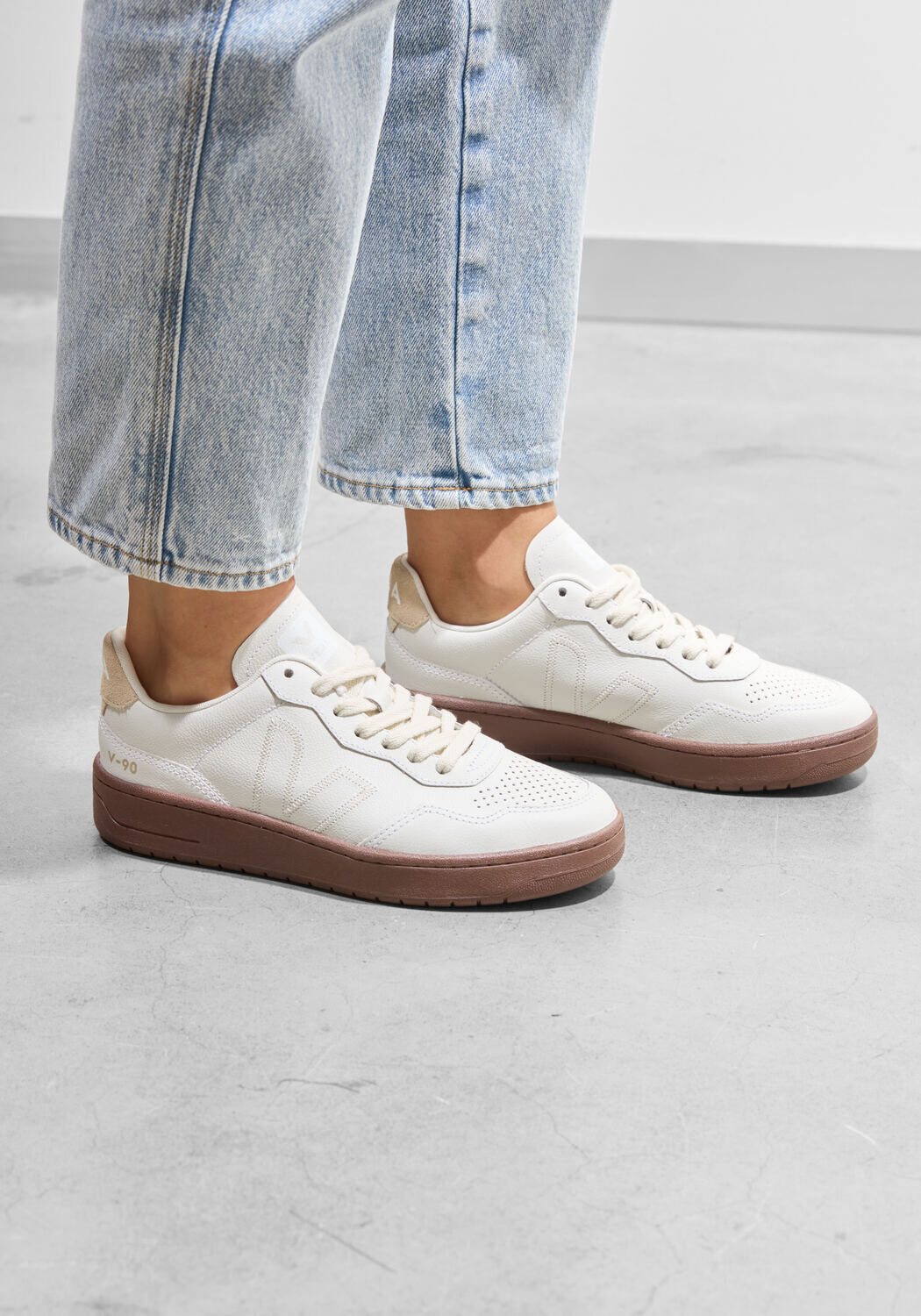 Witte VEJA Lage sneakers V-90 ZZ - medium