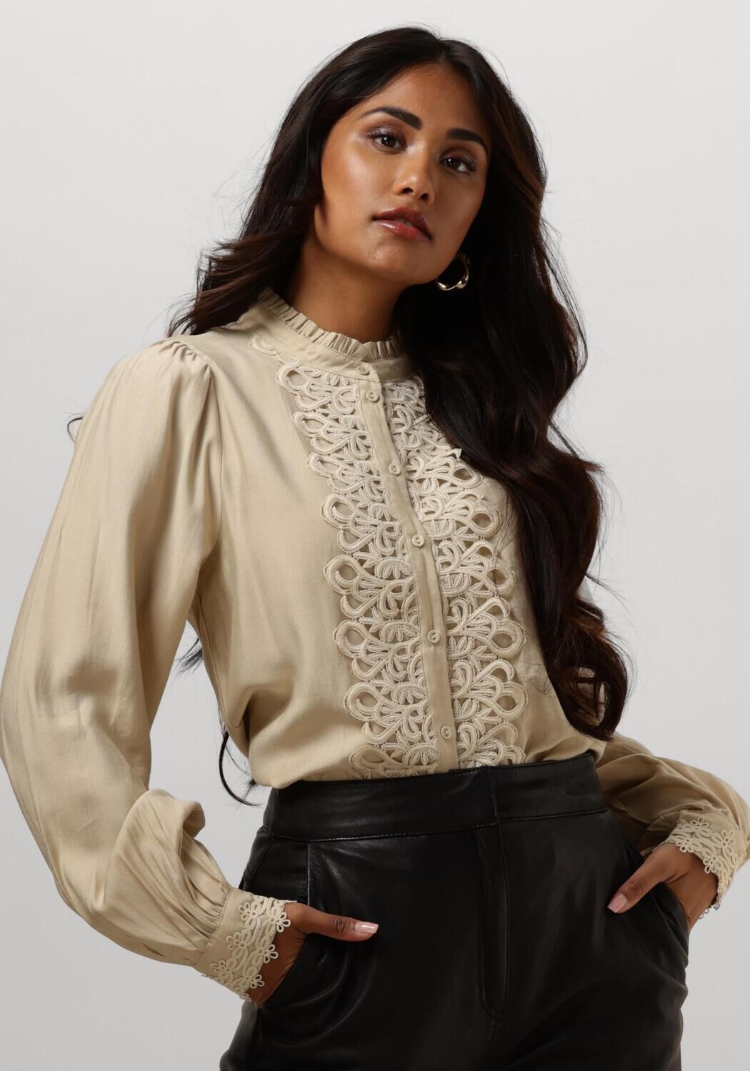 AAIKO Blouse Dames Isalee Uni Vis 483, Maat: XS, Kleur: Zand