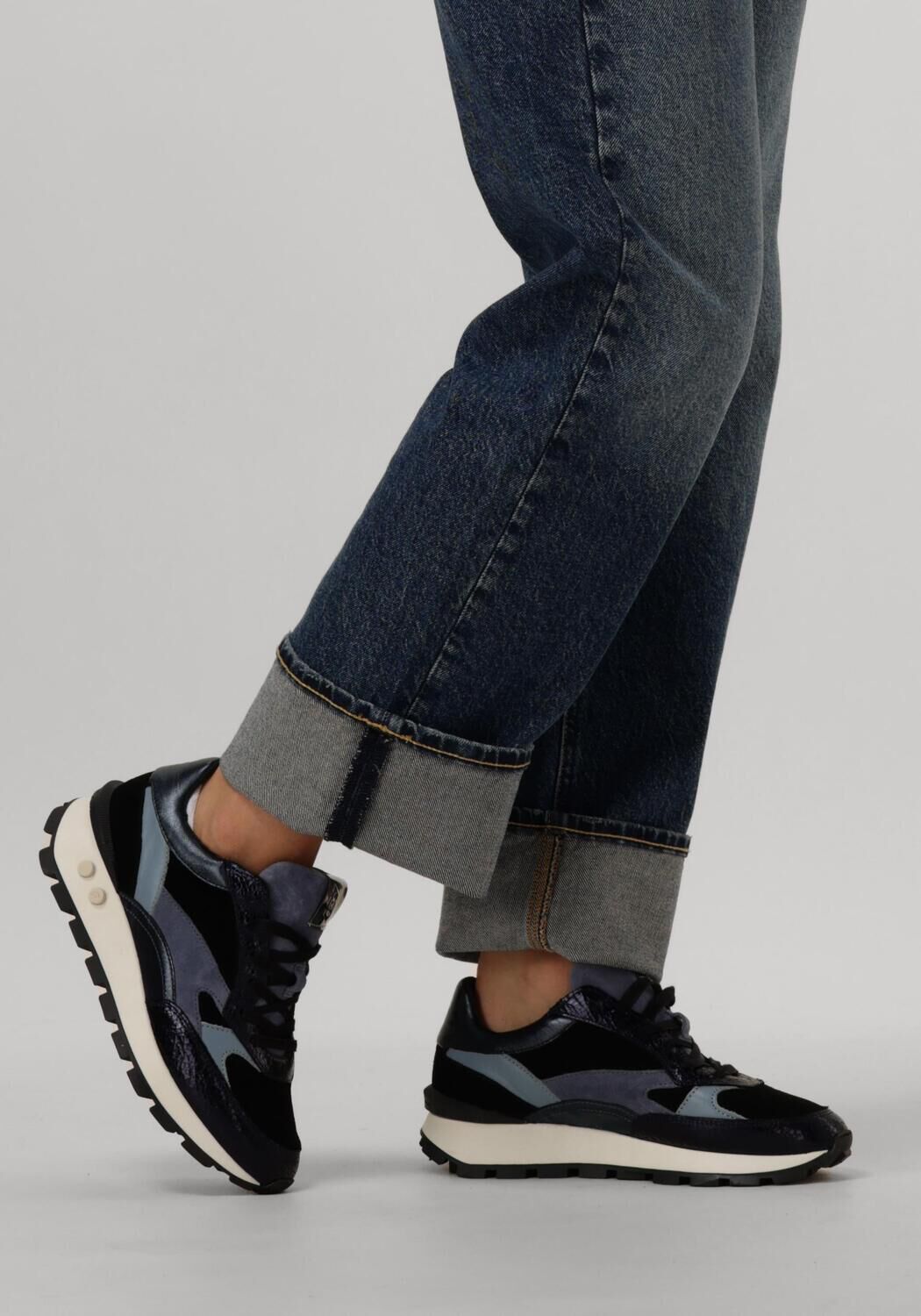 Donker blauwe sneakers dames 2025