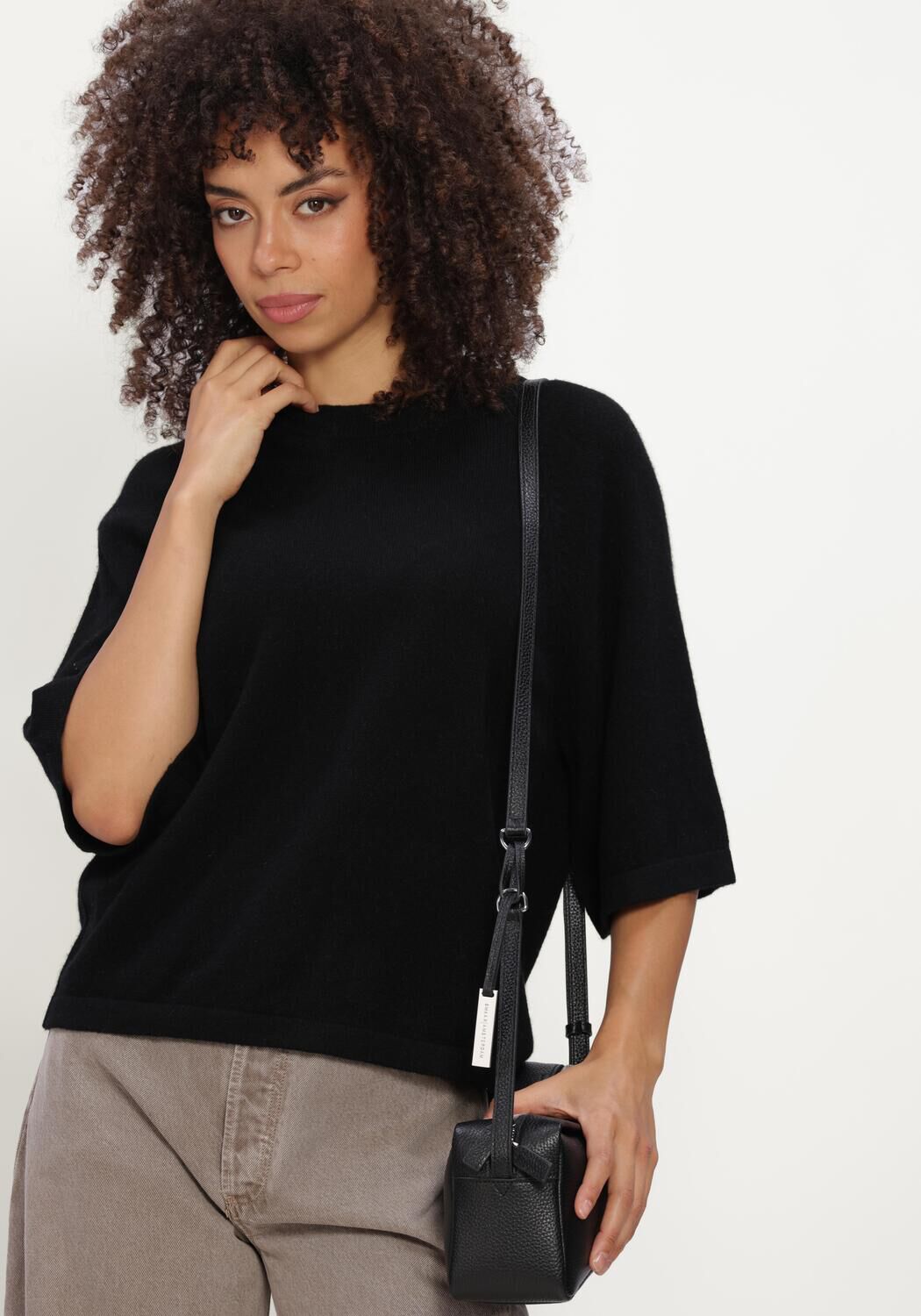 Zwarte ABSOLUT CASHMERE T-shirt LEANA - large