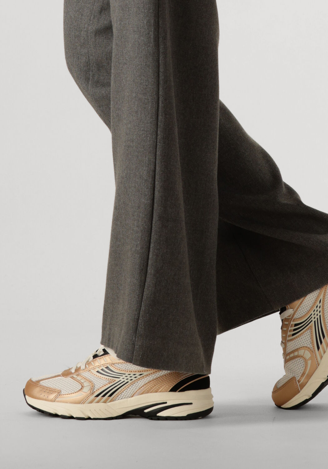 Beige MIZUNO Lage sneakers WAVE RIDER 10 DAMES - large