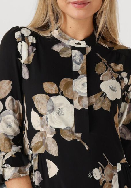 DEA KUDIBAL ROSANNA - large