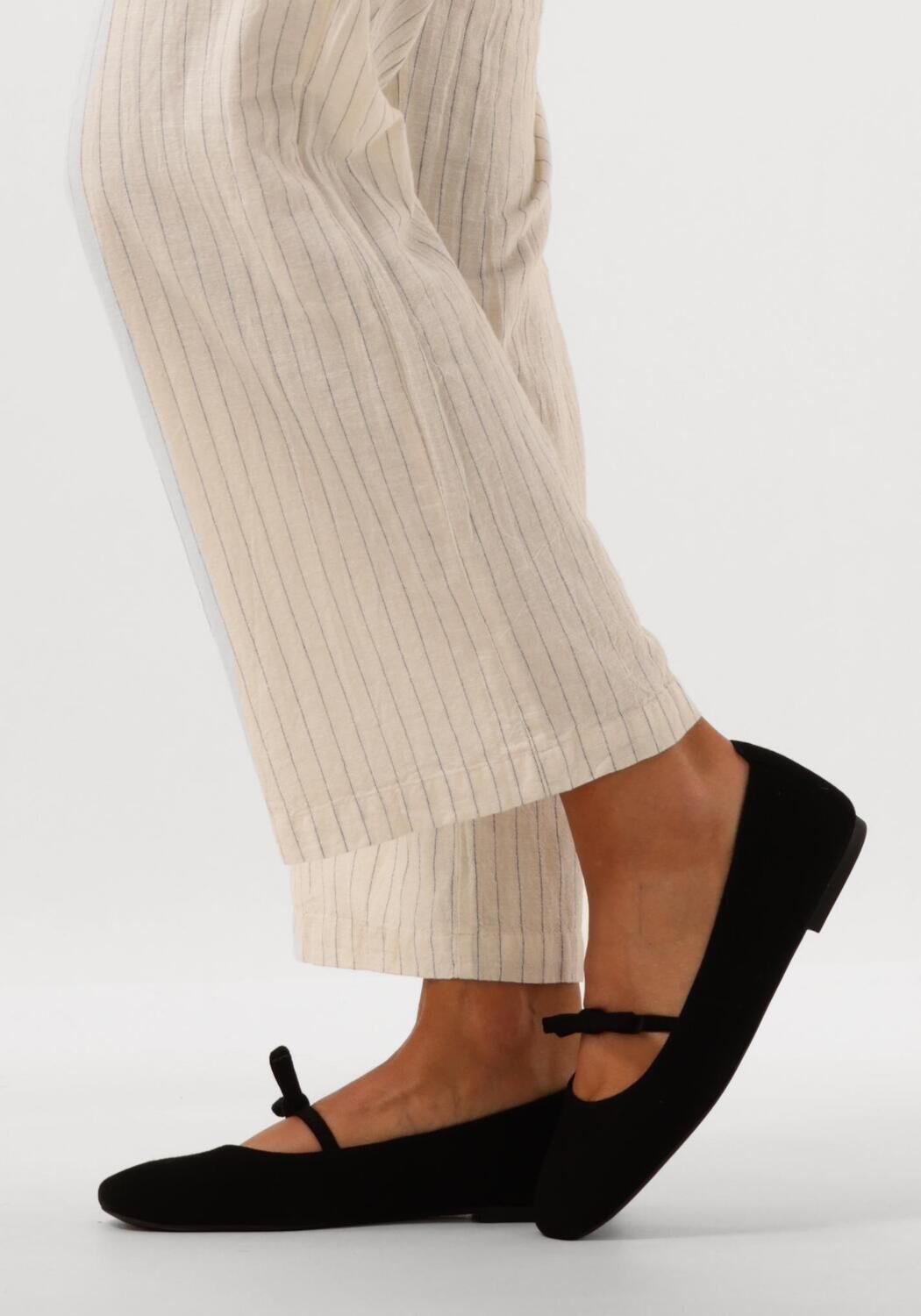 Zwarte UNISA Ballerina's BETAR - large