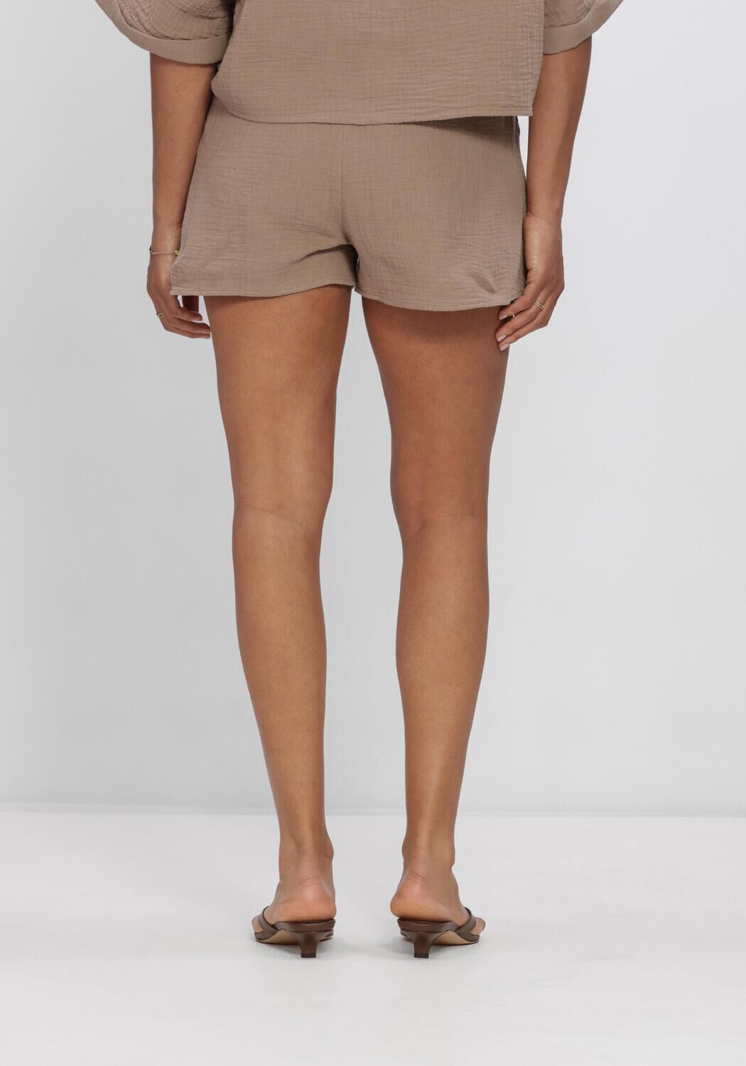 Taupe ALIX THE LABEL Broeken LADIES WOVEN CRINKLE SHORTS - large
