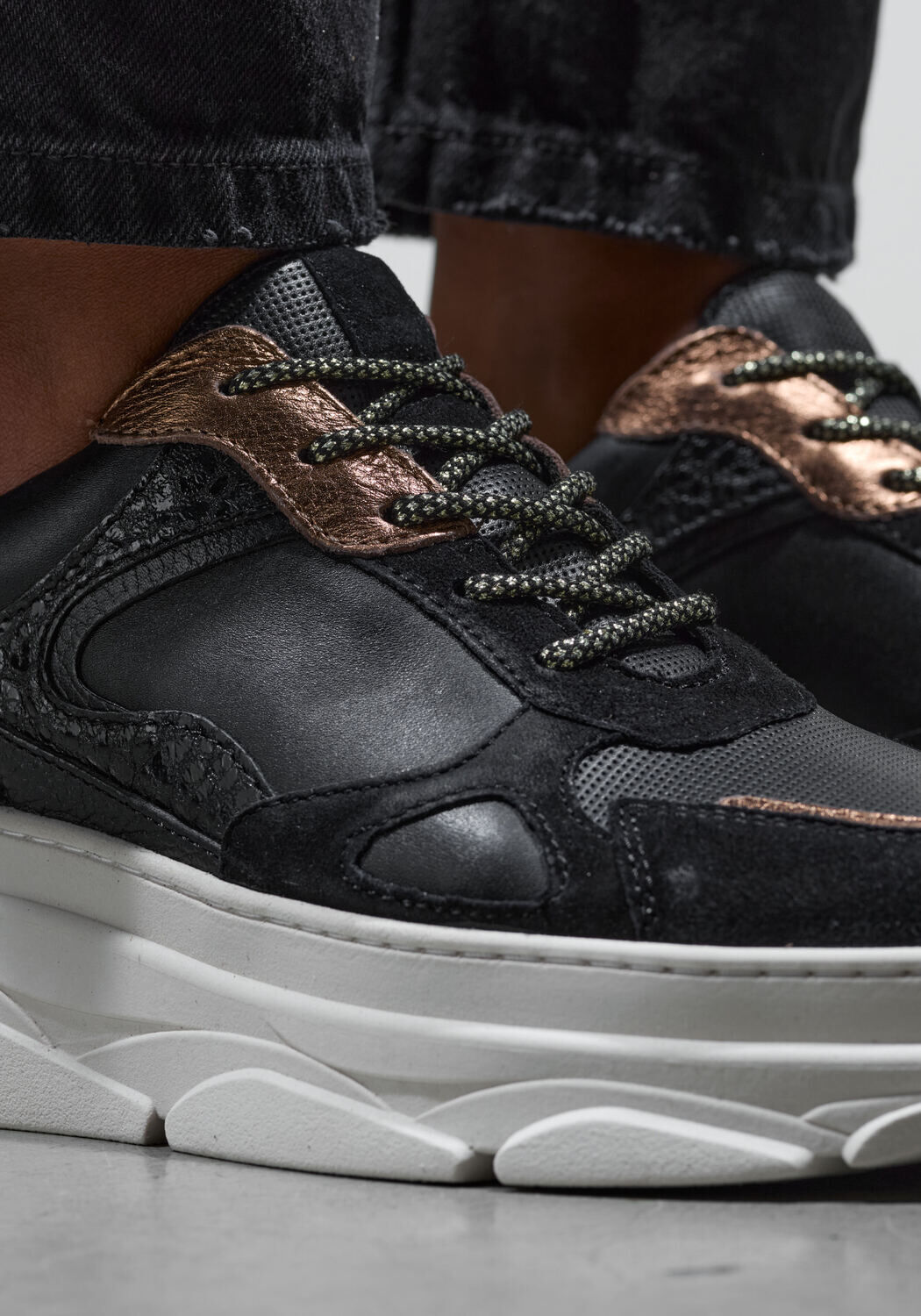 Zwarte LINA LOCCHI Lage sneakers JANA - large