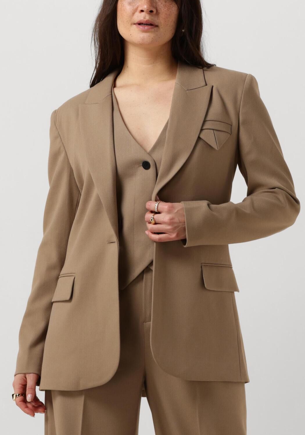 Taupe kleding 2025