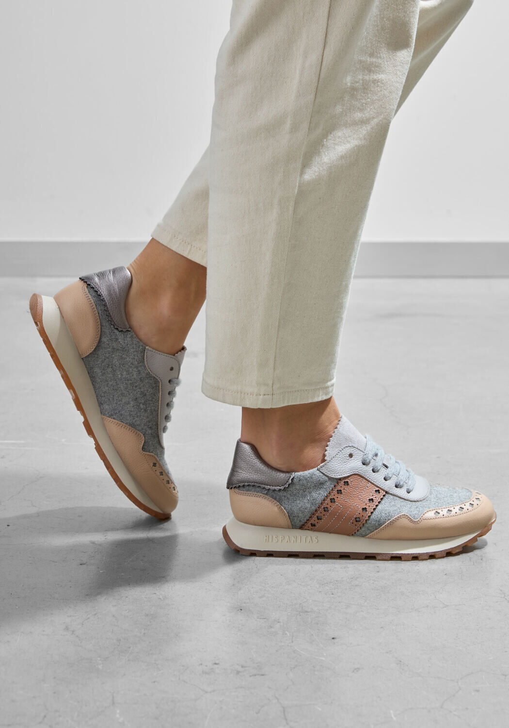 Grijze HISPANITAS Lage sneakers CHI243623 VILT - large