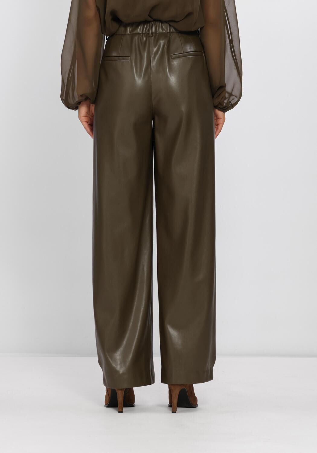 Olijf DANTE6 Wijde broek MINORA FAUX LEATHER BARREL PANTS - large