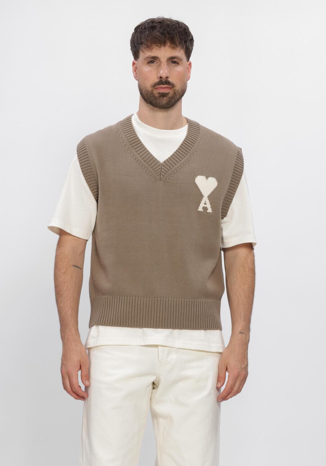 Bruine AMI PARIS Spencer SLEEVELESS V NECK SWEATER WITH CONTRASTED AMI DE COEUR - large