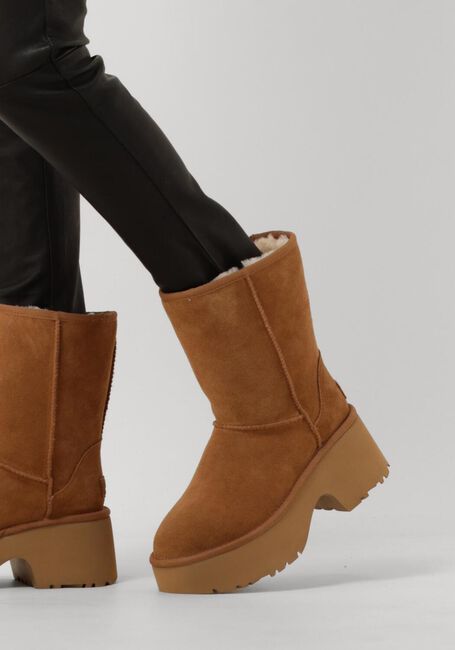 Cognac UGG Boots CLASSIC SHORT NEW HEIGHTS Cognac UGG Boots CLASSIC SHORT NEW HEIGHTS - large