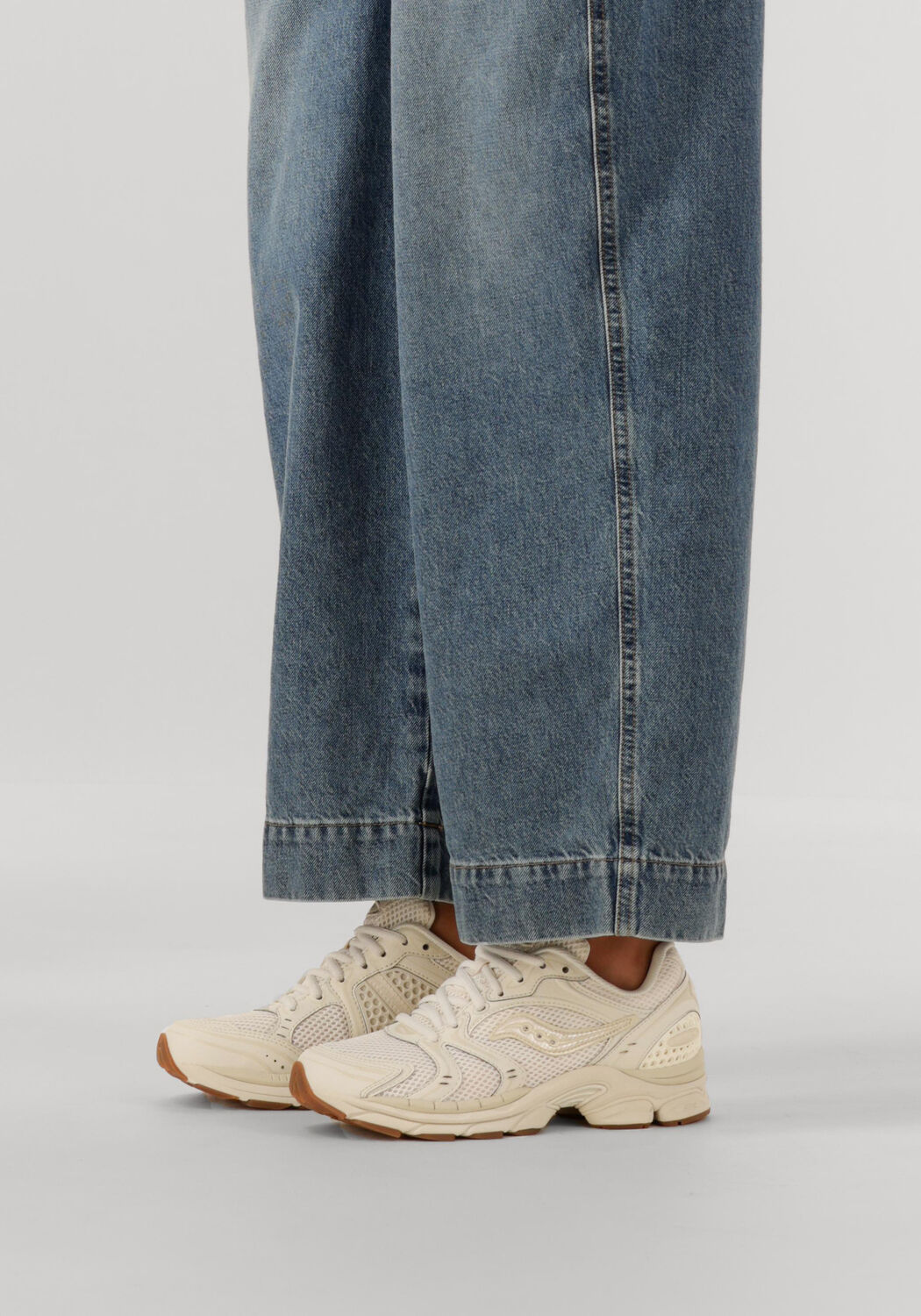 Witte SAUCONY Lage sneakers PROGRID TRIUMPH 4 - large