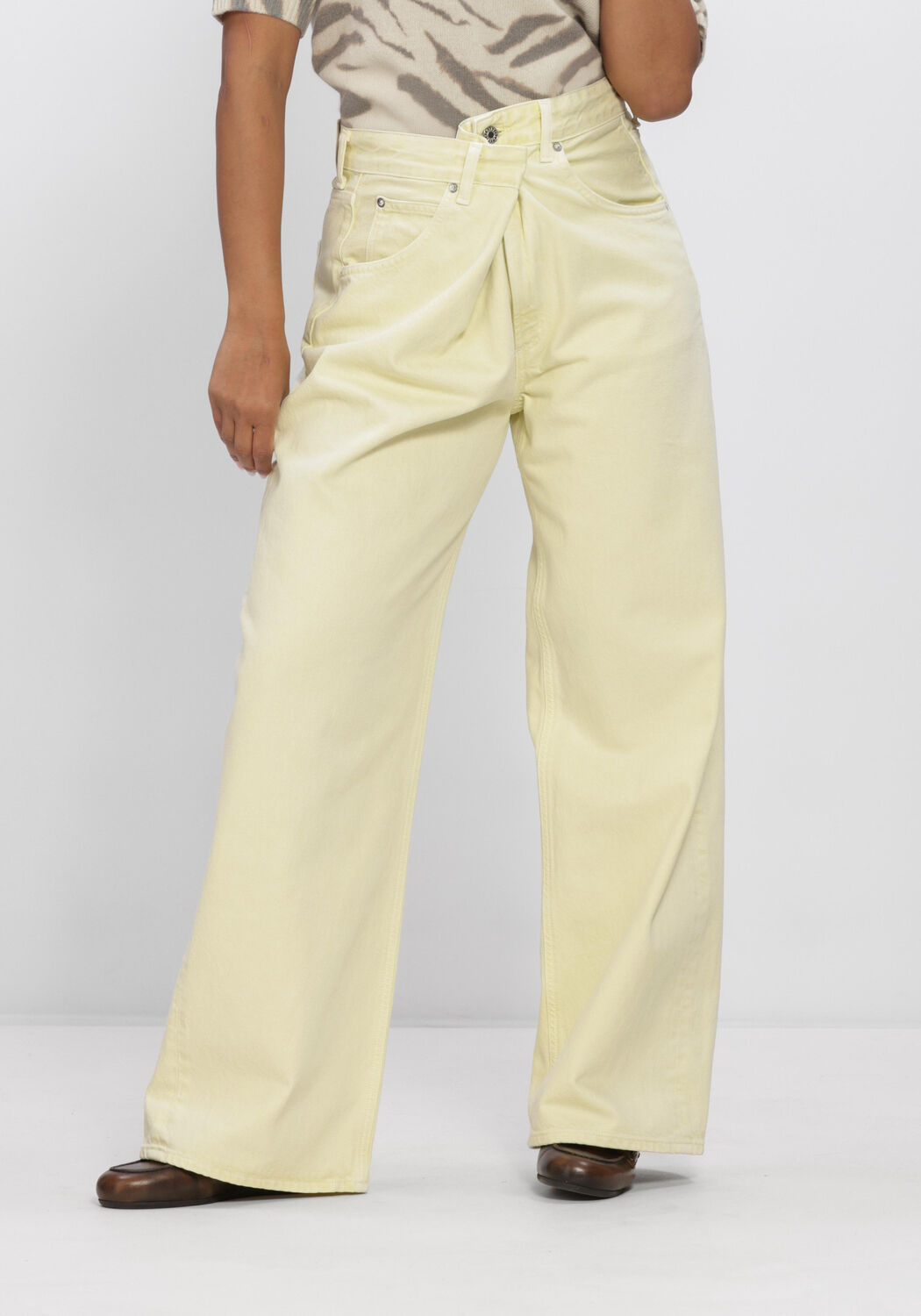Gele AGOLDE Wide jeans VANA FOLD JEAN - large