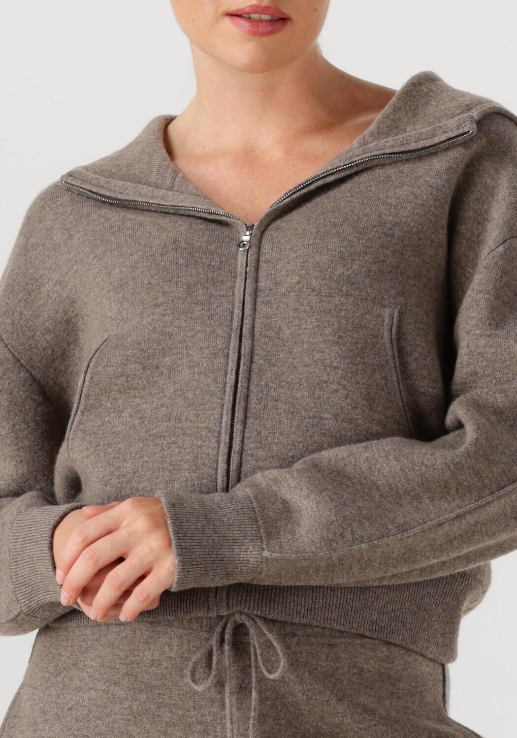 Taupe MARGAUX LONNBERG Vest NEESON PULL - large