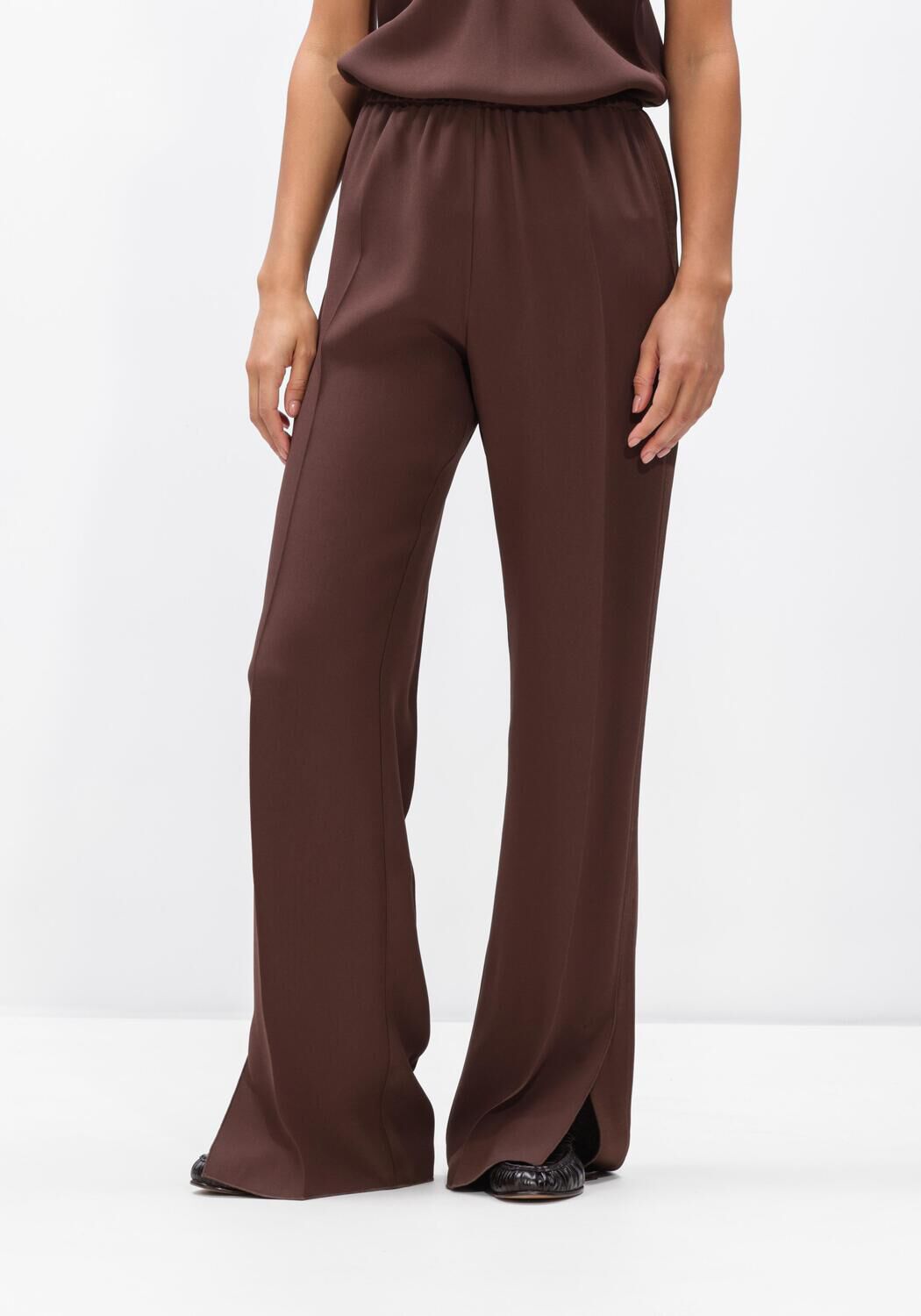 Bruine FORTE FORTE Flared broek ENVERS SATIN MATTE ELASTICATED REGULAR PANTS - large