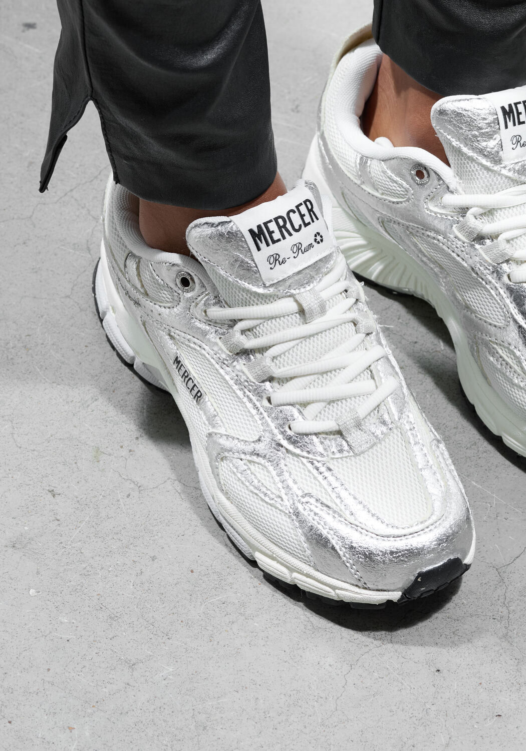 Zilveren MERCER AMSTERDAM Lage sneakers RE-RUN PINEAPPLE - large