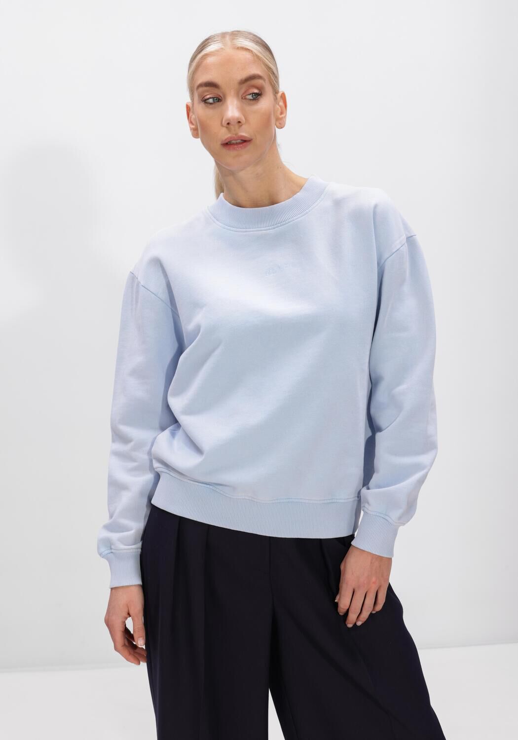 Lichtblauwe OLAF HUSSEIN Sweater ESSENTIAL WASHED CREWNECK - large