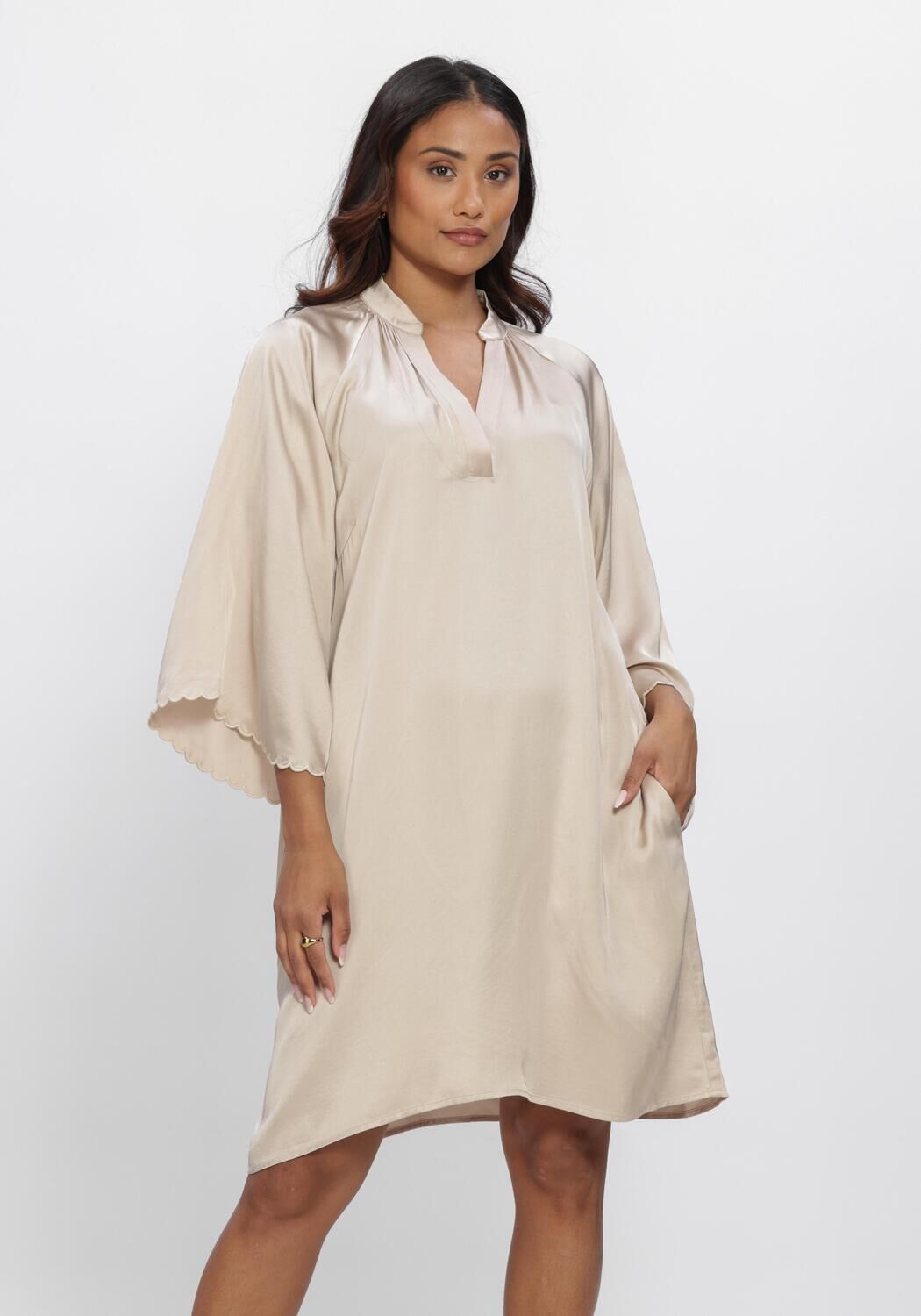 Beige BRUUNS BAZAAR Mini jurk WECKIABBWENDISA DRESS - large