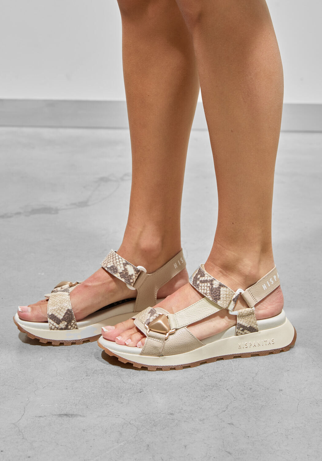 Beige HISPANITAS Platte sandalen CHV253896 - medium