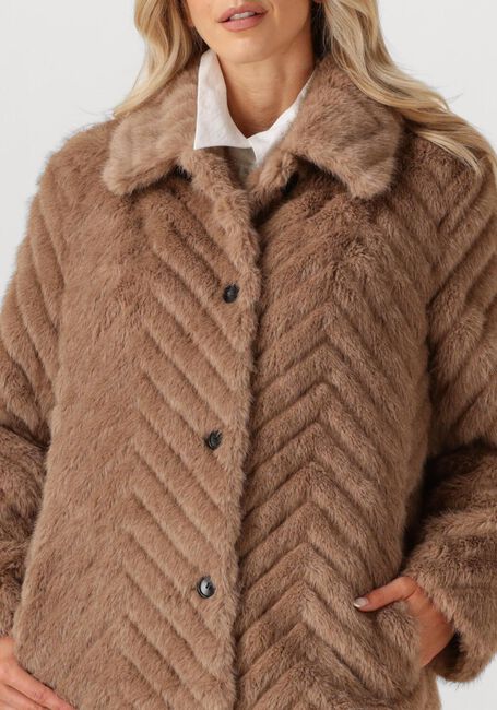 Camel STUDIO AR Faux fur jas SCARLET - large