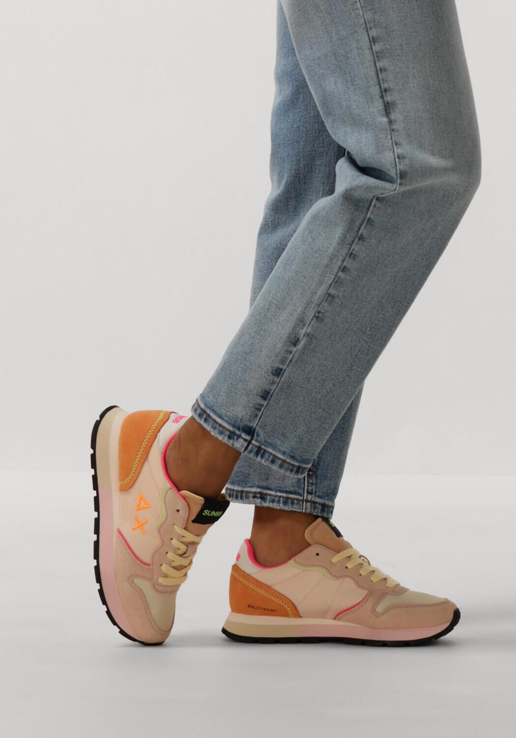 Schoenen met oranje label top