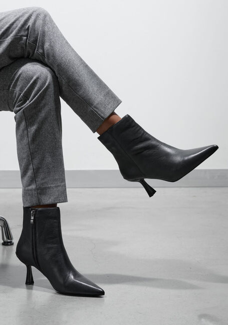 STEFANO LAURAN BOTIN STEFANO LAURAN BOTIN - large