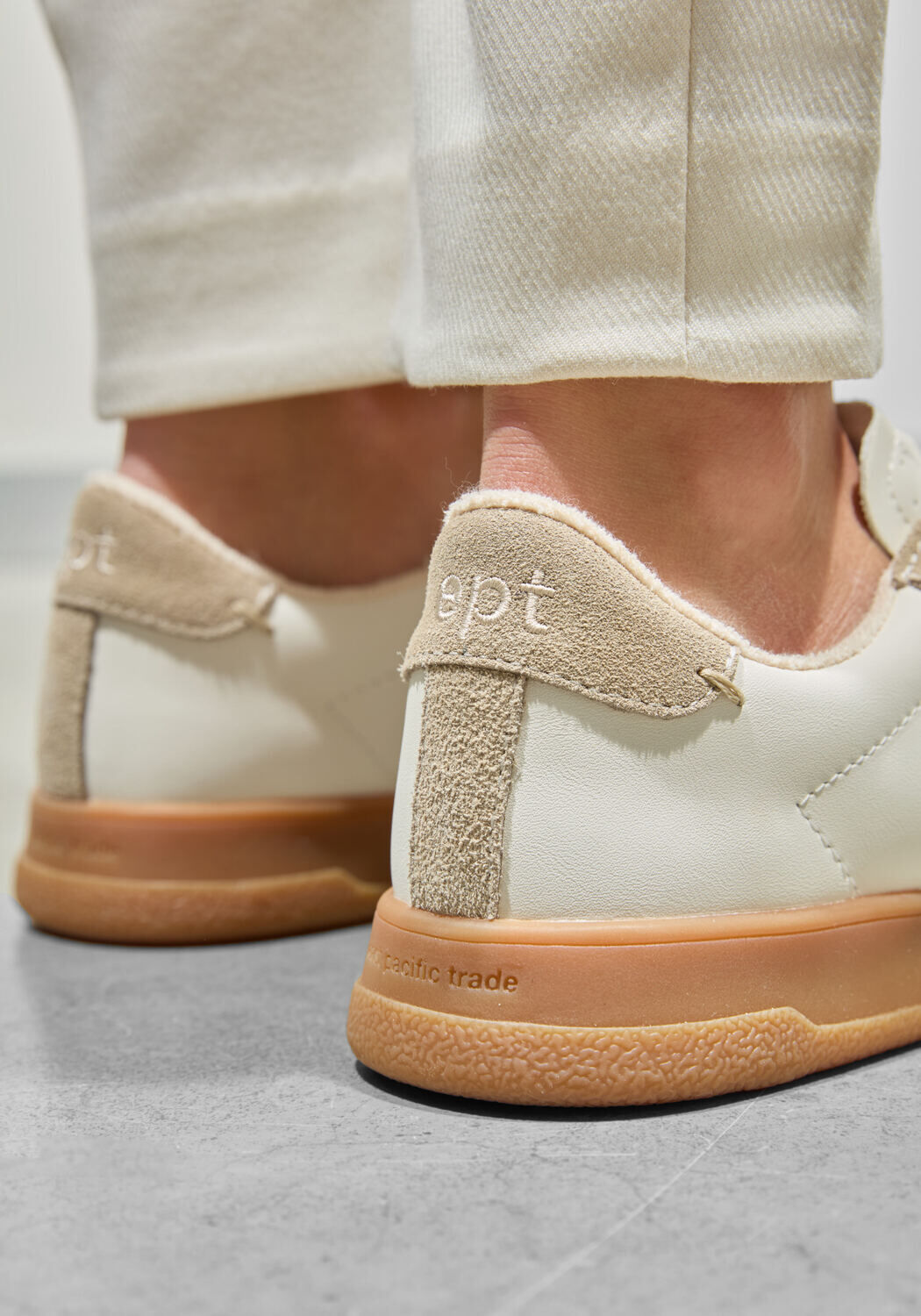 Grijze EAST PACIFIC TRADE Lage sneakers SANTOS W - large