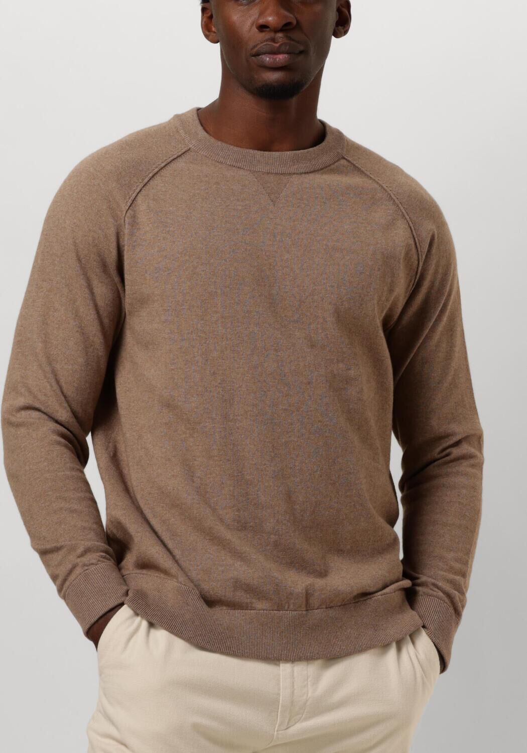 Taupe kleding 2025