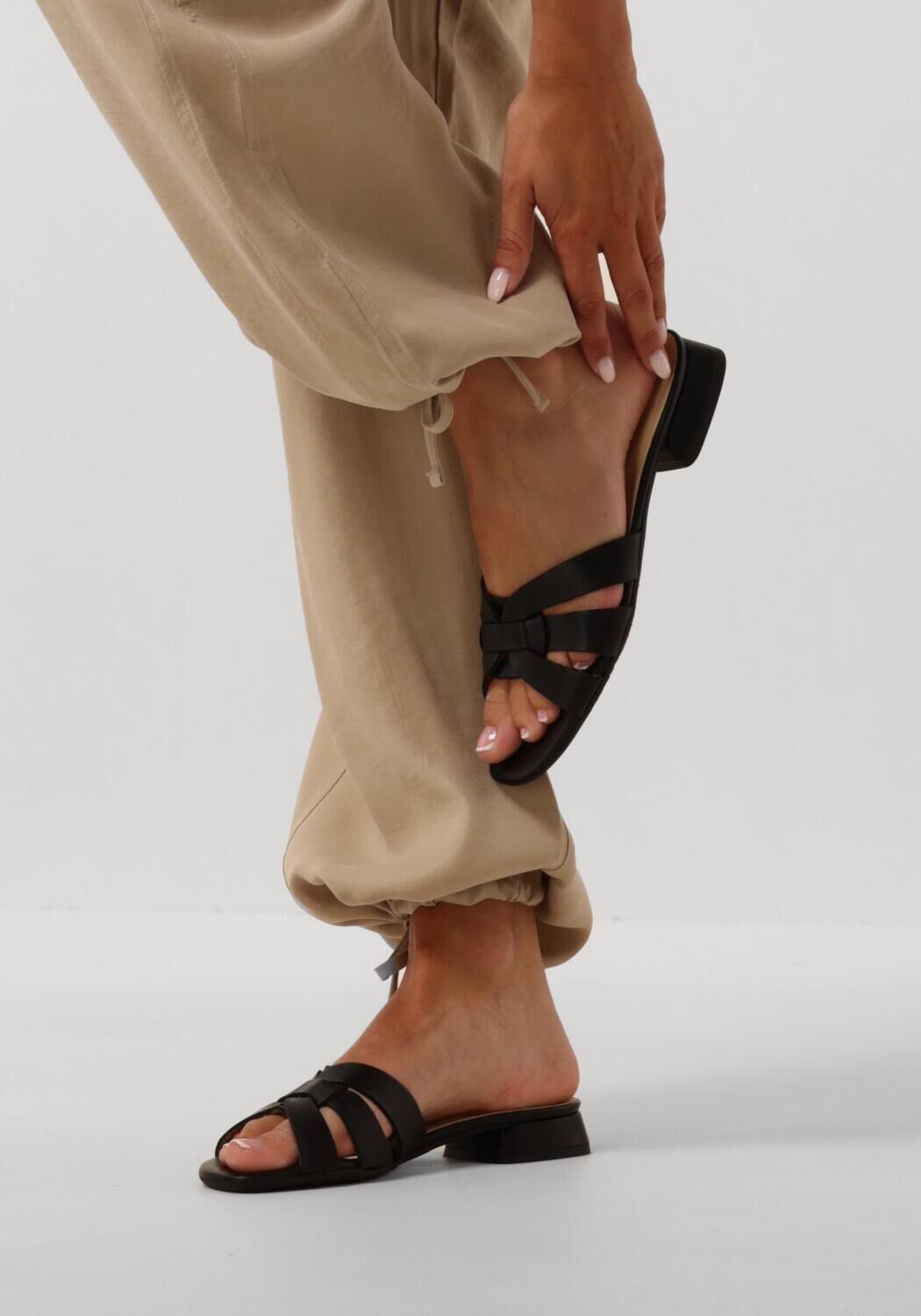 Zwarte LINA LOCCHI Slippers LED KNOOP SLIPPER - large