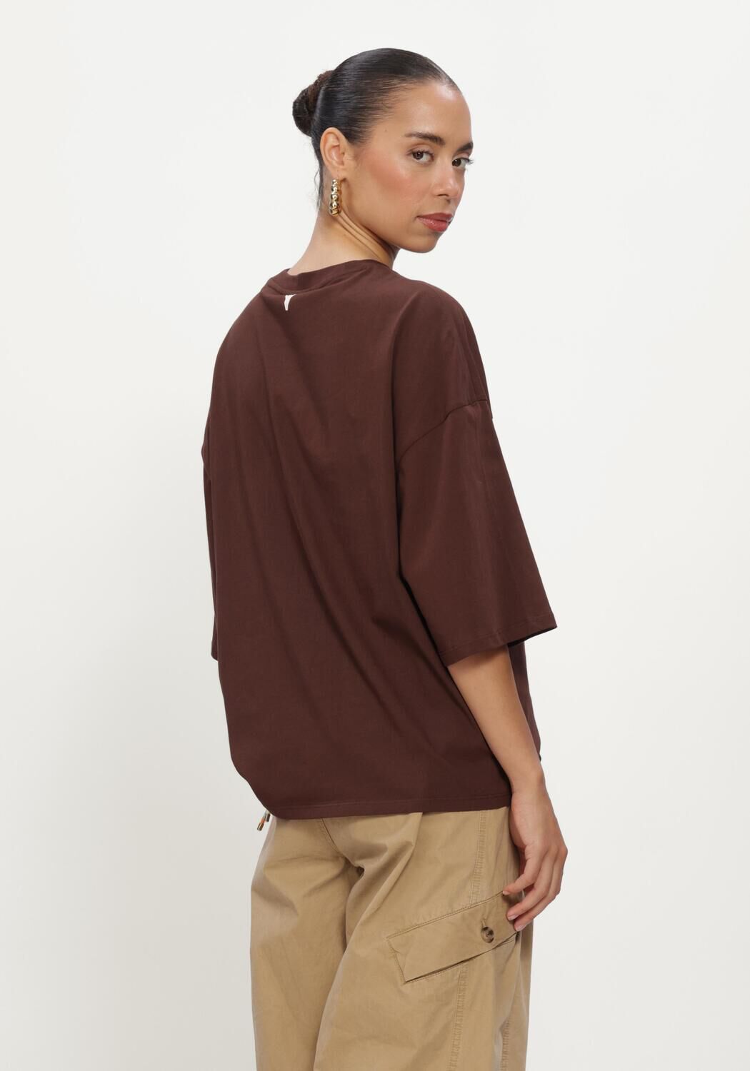 Bruine ALIX THE LABEL Tops & T-shirts LADIES KNITTED THE LABEL OVERSIZED T-SHIRT - large