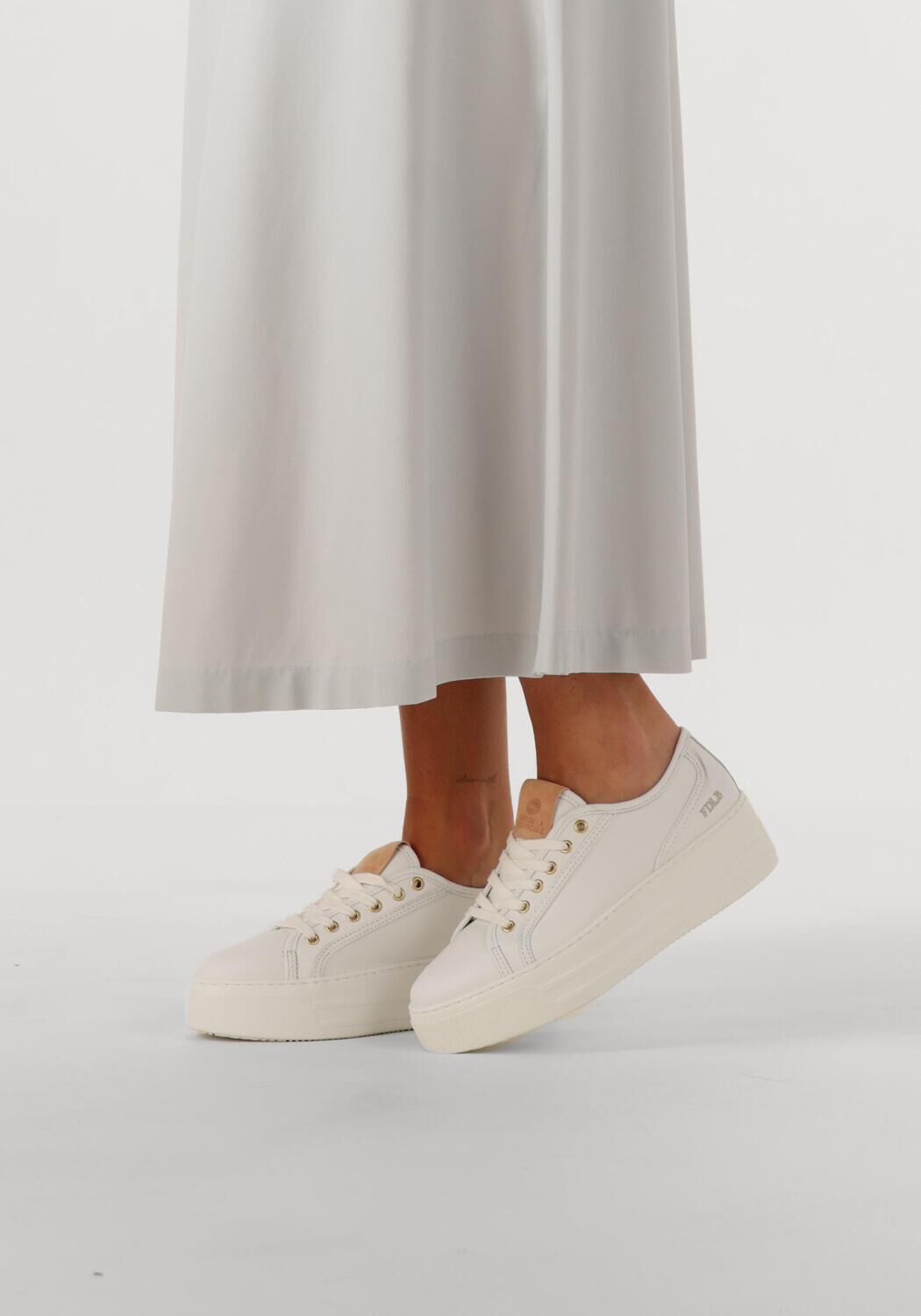 Witte FRED DE LA BRETONIERE Lage sneakers VAJEN BINA - large