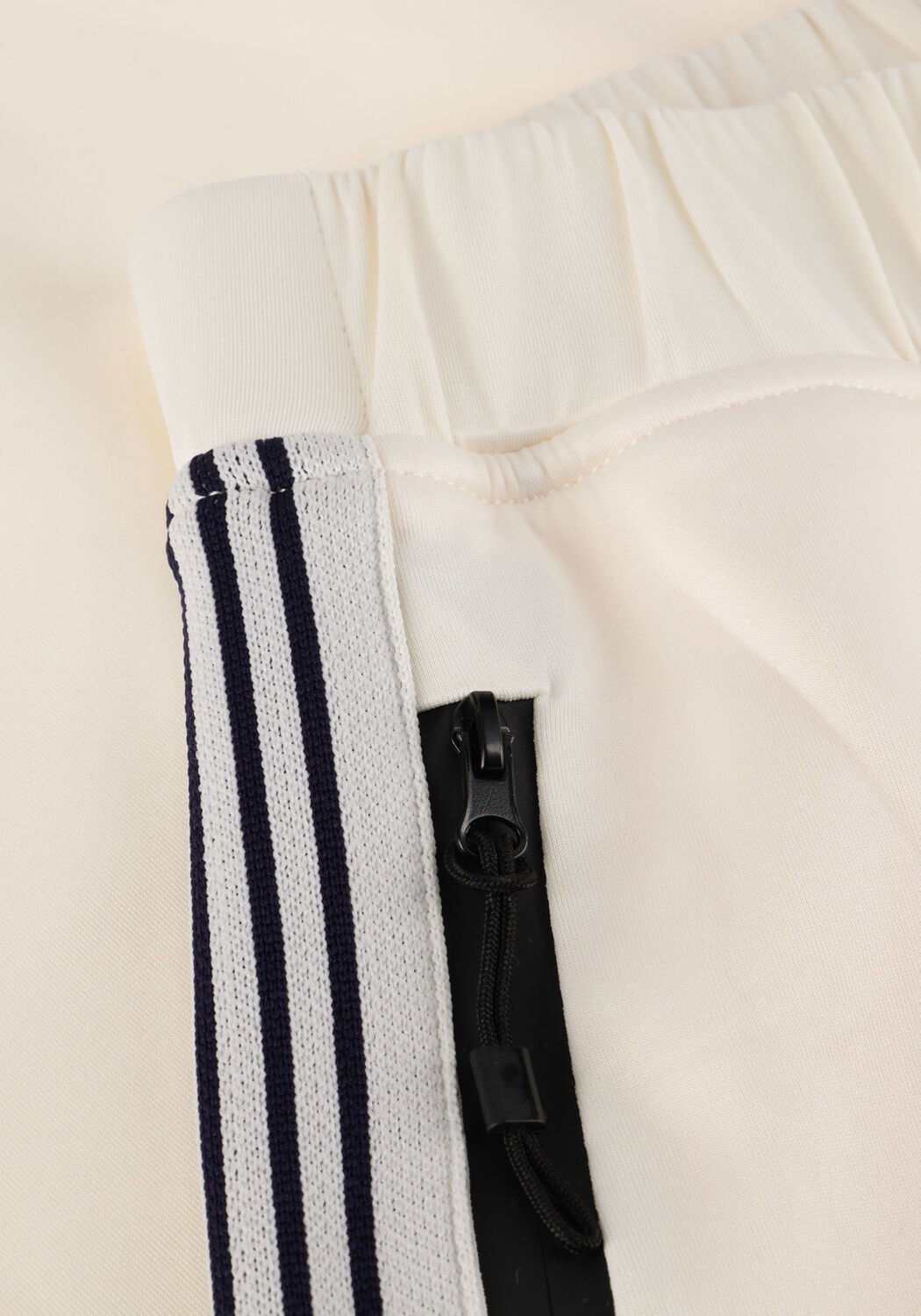 Witte HAUTE L'AMITI&Eacute; Wijde broek BAGGY TRACK TALL PANTS - large