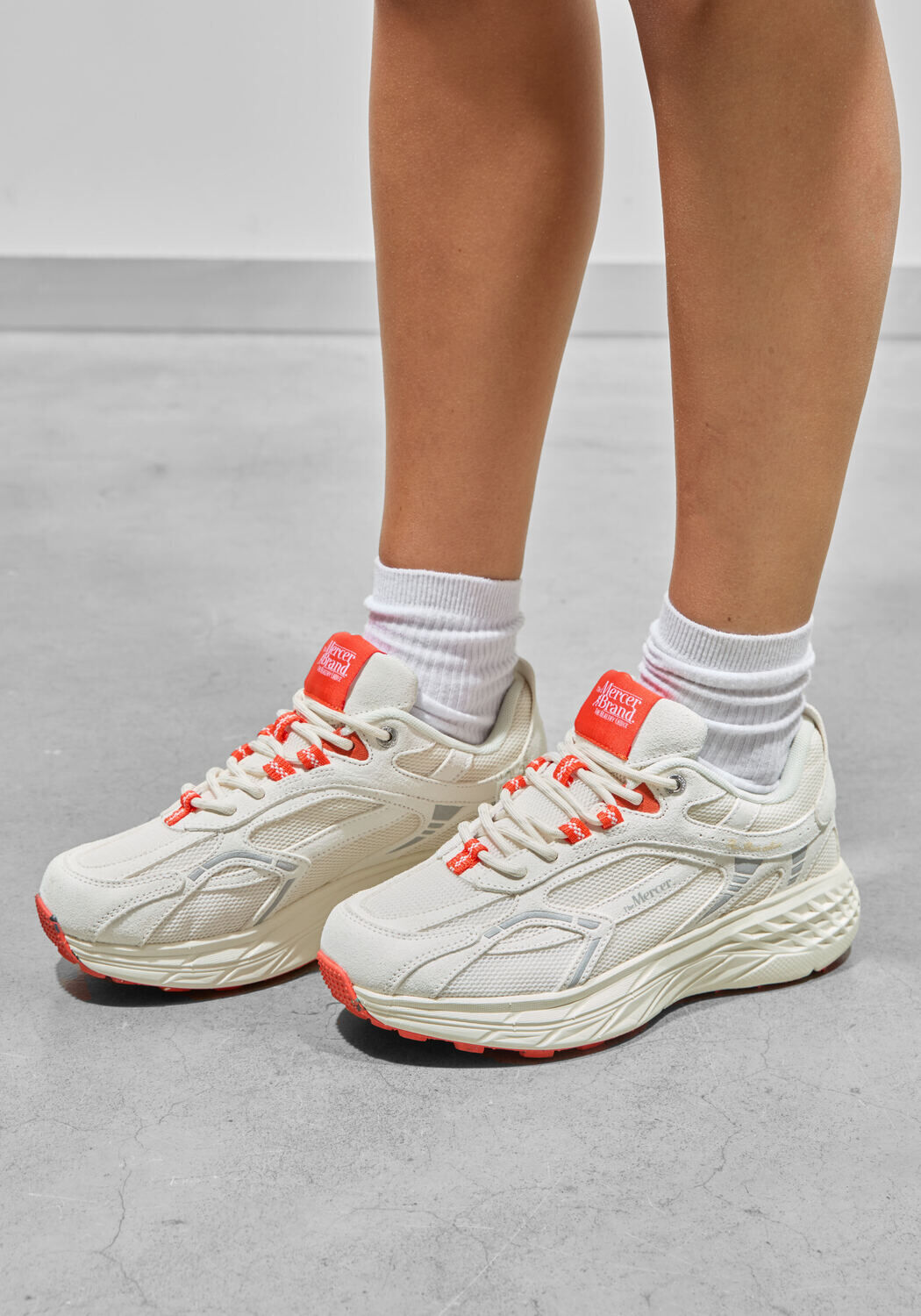 Witte MERCER AMSTERDAM Lage sneakers THE RE-RUN MAX SUEDE - large