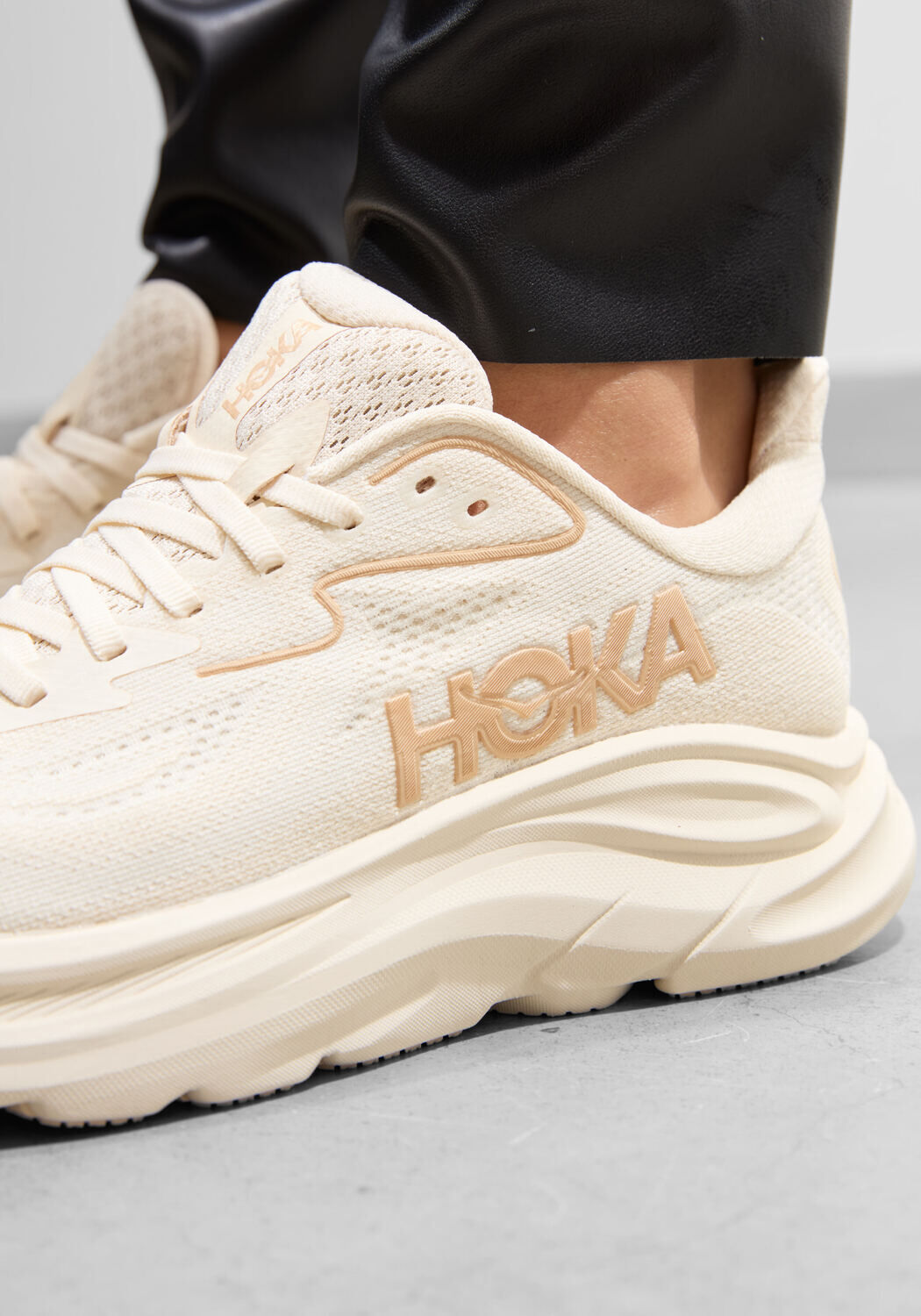 Beige HOKA Lage sneakers CLIFTON 10 - large