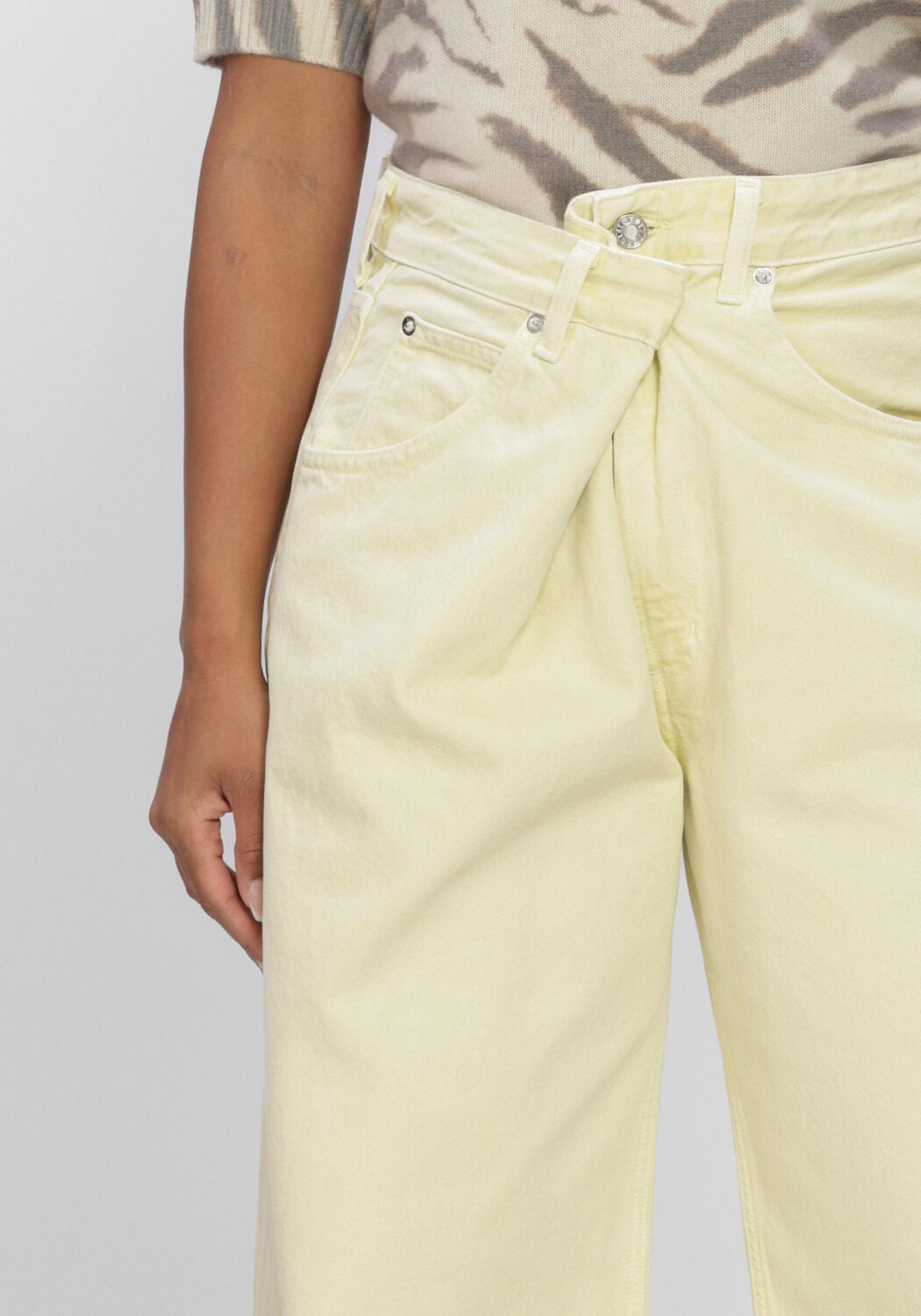 Gele AGOLDE Wide jeans VANA FOLD JEAN - large