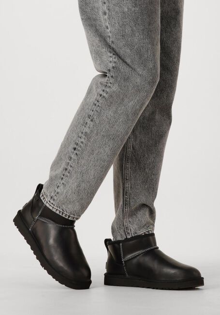 Zwarte UGG Vachtlaarzen M CLASSIC ULTRA MINI Zwarte UGG Vachtlaarzen M CLASSIC ULTRA MINI - large