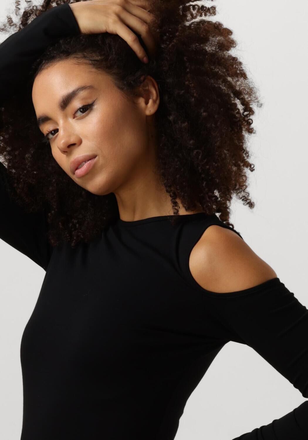 Off shoulder gym top on sale